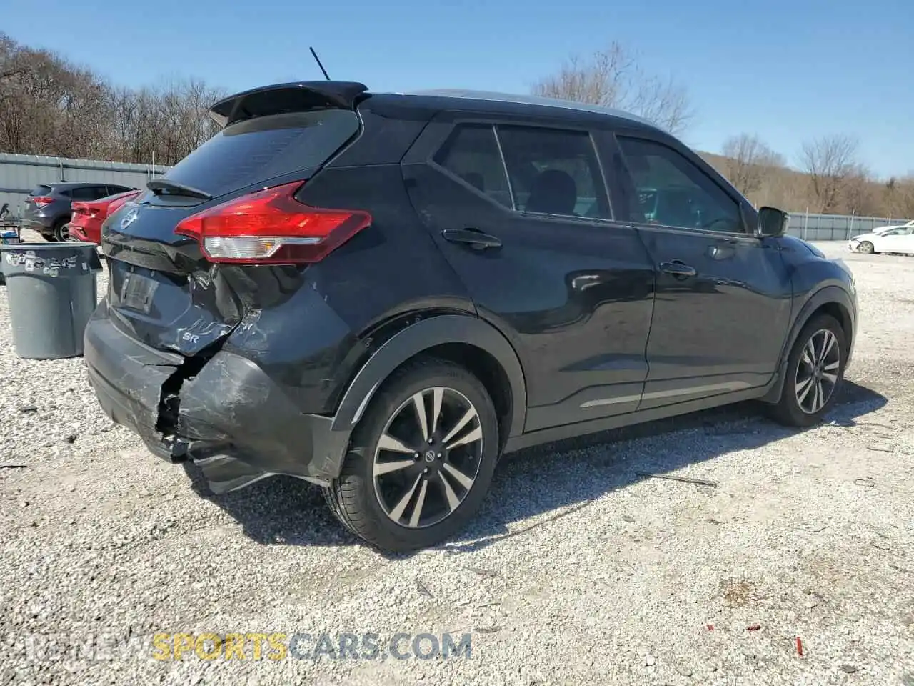 3 Photograph of a damaged car 3N1CP5CU1KL526053 NISSAN KICKS 2019