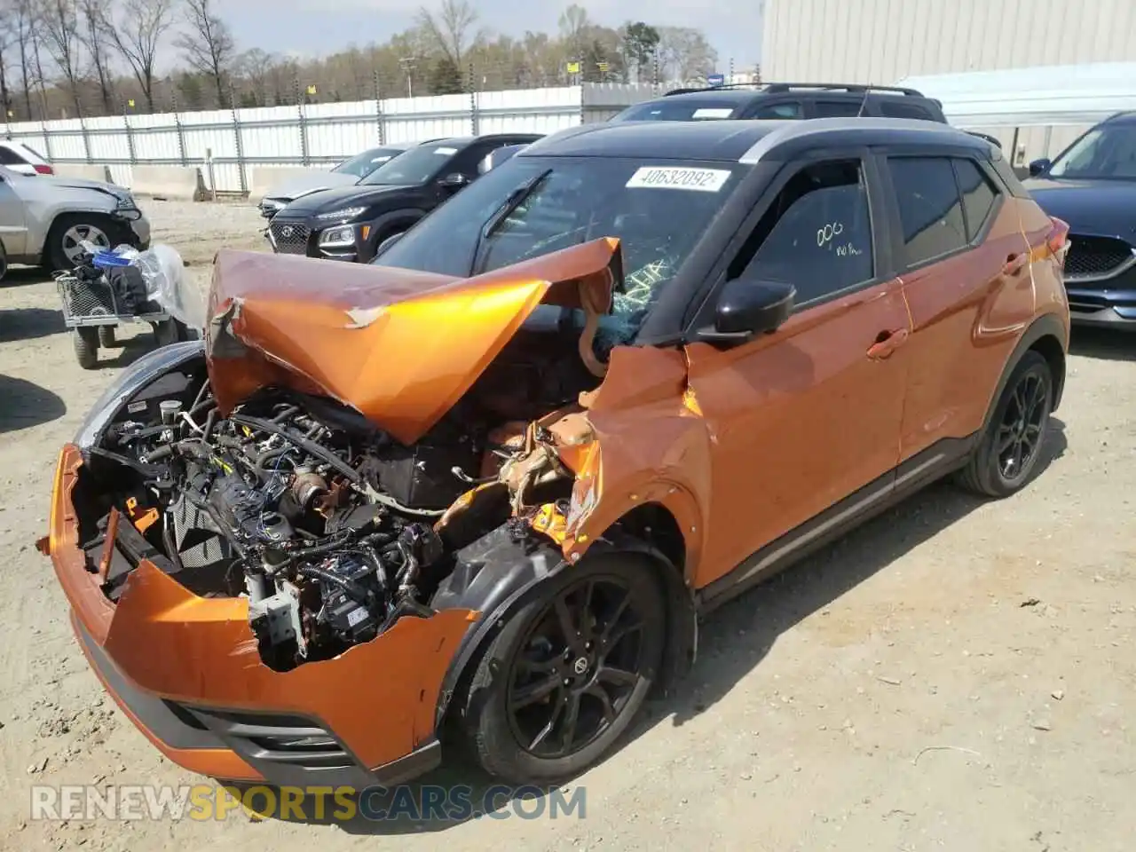 2 fotografías del automóvil dañado 3N1CP5CU1KL545878 NISSAN KICKS 2019