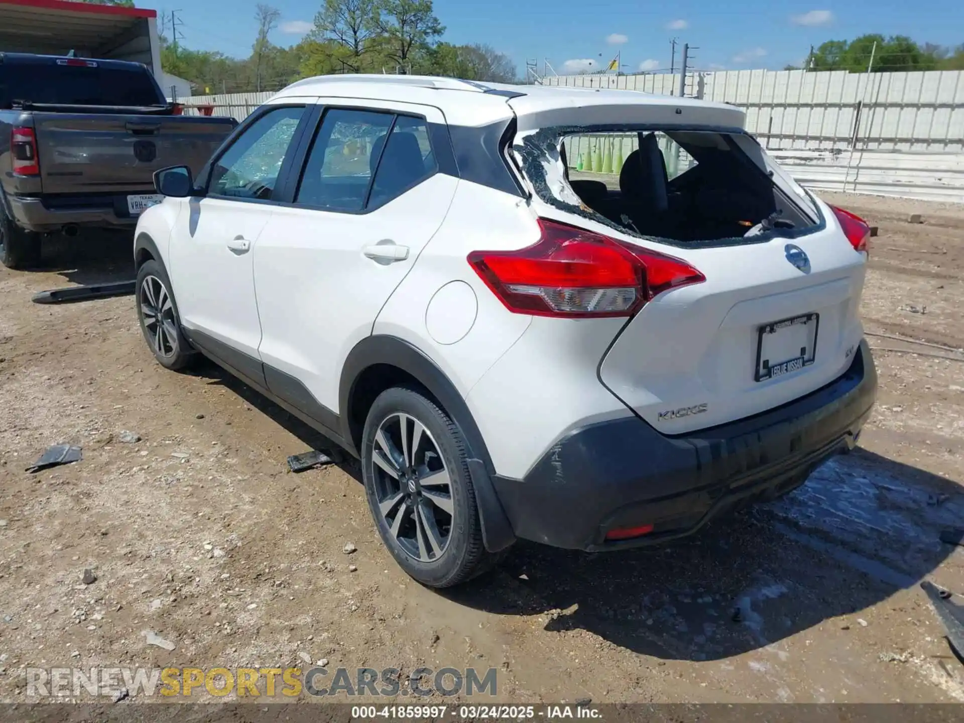 3 Photograph of a damaged car 3N1CP5CU2KL497873 NISSAN KICKS 2019