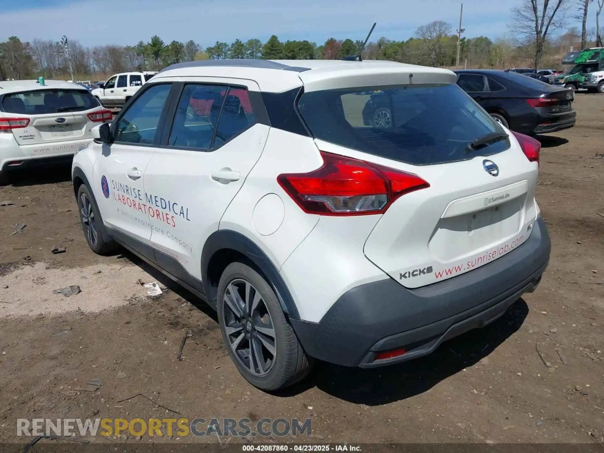 3 Photograph of a damaged car 3N1CP5CU3KL484582 NISSAN KICKS 2019