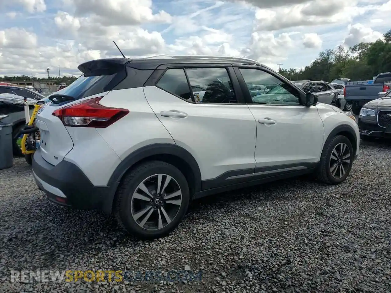 3 fotografías del automóvil dañado 3N1CP5CU3KL491645 NISSAN KICKS 2019