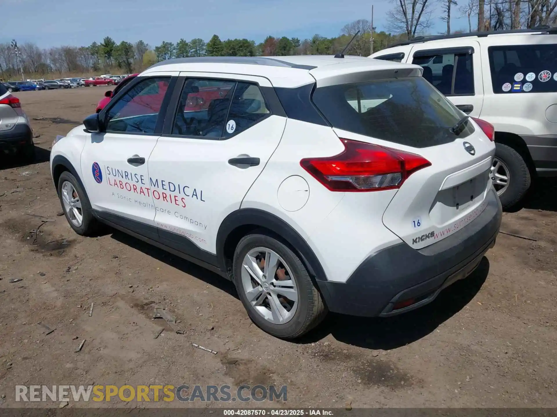 3 Photograph of a damaged car 3N1CP5CU3KL500277 NISSAN KICKS 2019