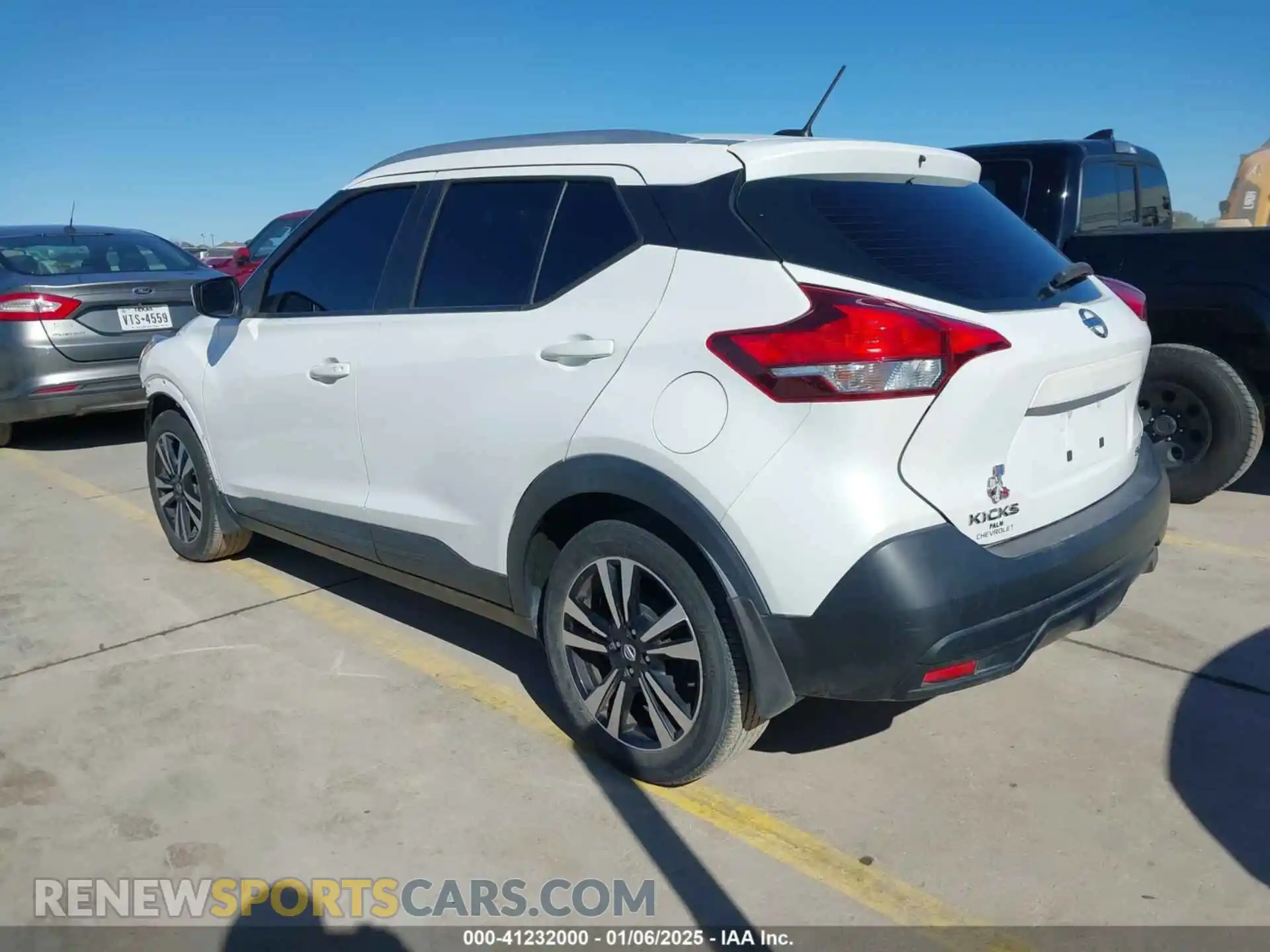 3 Photograph of a damaged car 3N1CP5CU3KL525065 NISSAN KICKS 2019