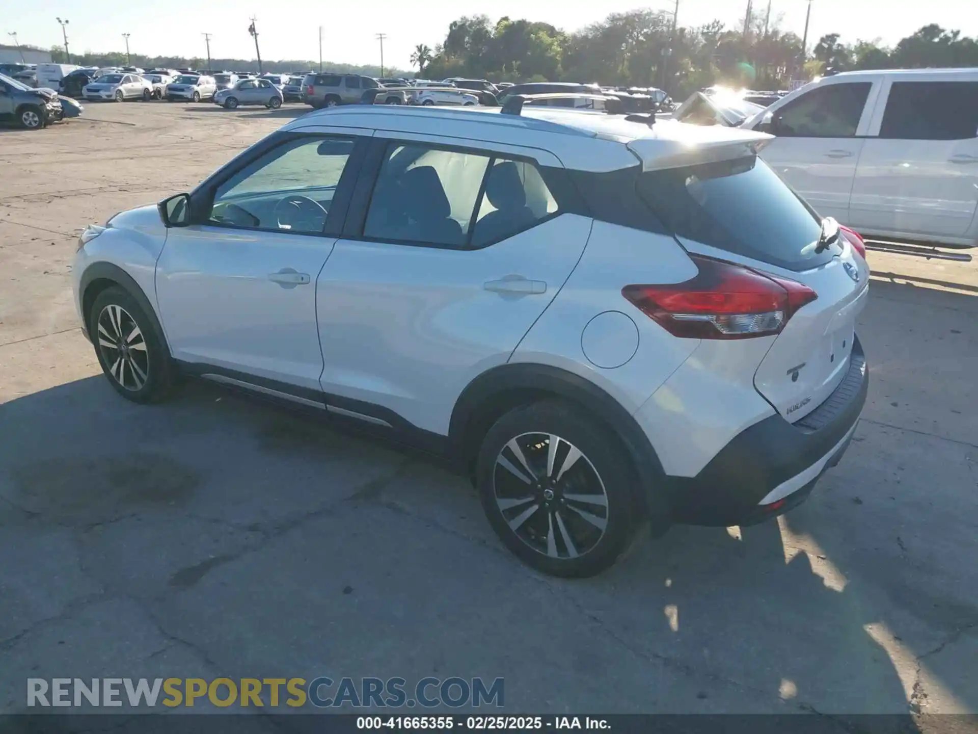 3 Photograph of a damaged car 3N1CP5CU4KL477933 NISSAN KICKS 2019