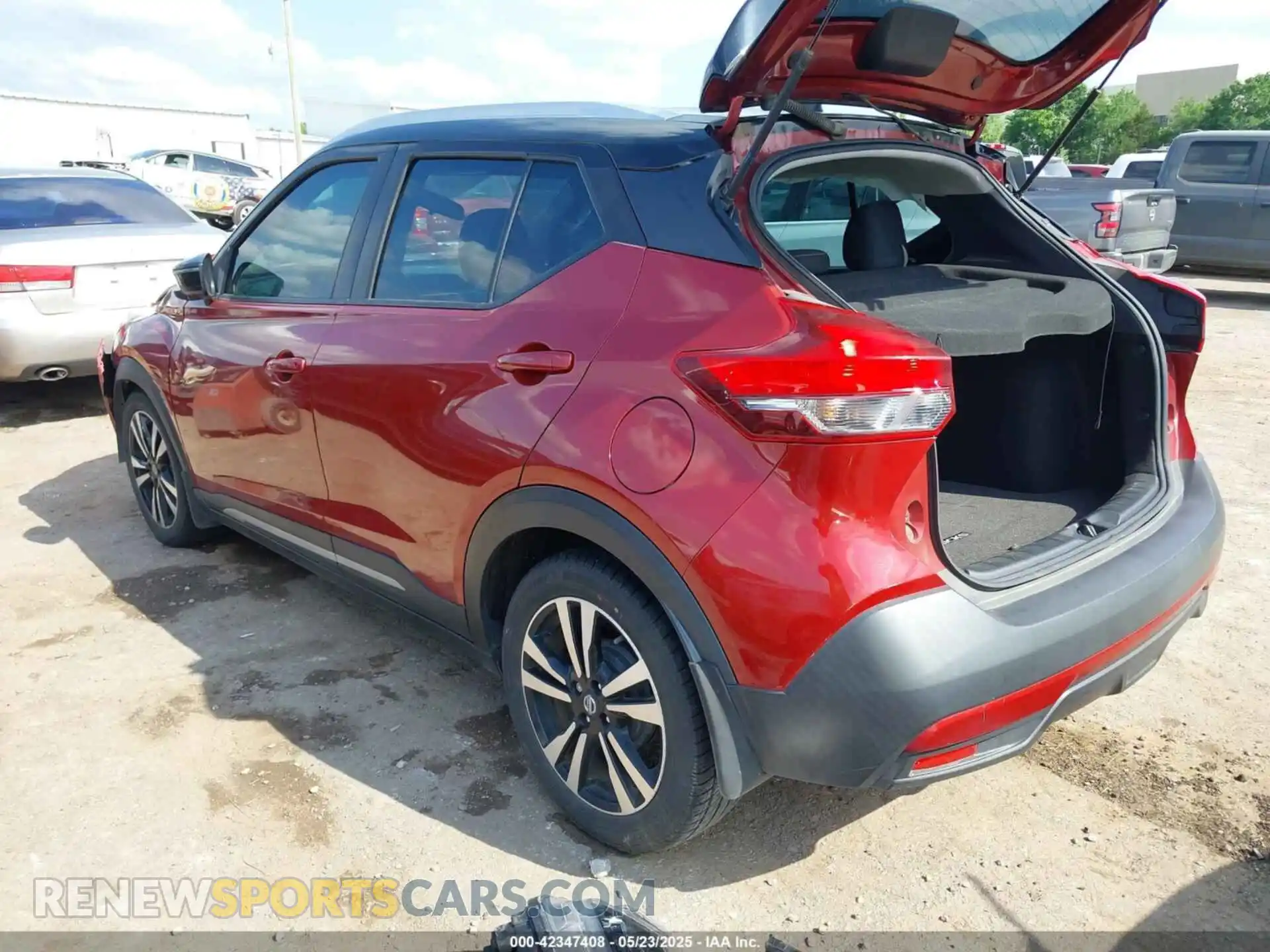 3 Photograph of a damaged car 3N1CP5CU4KL517640 NISSAN KICKS 2019