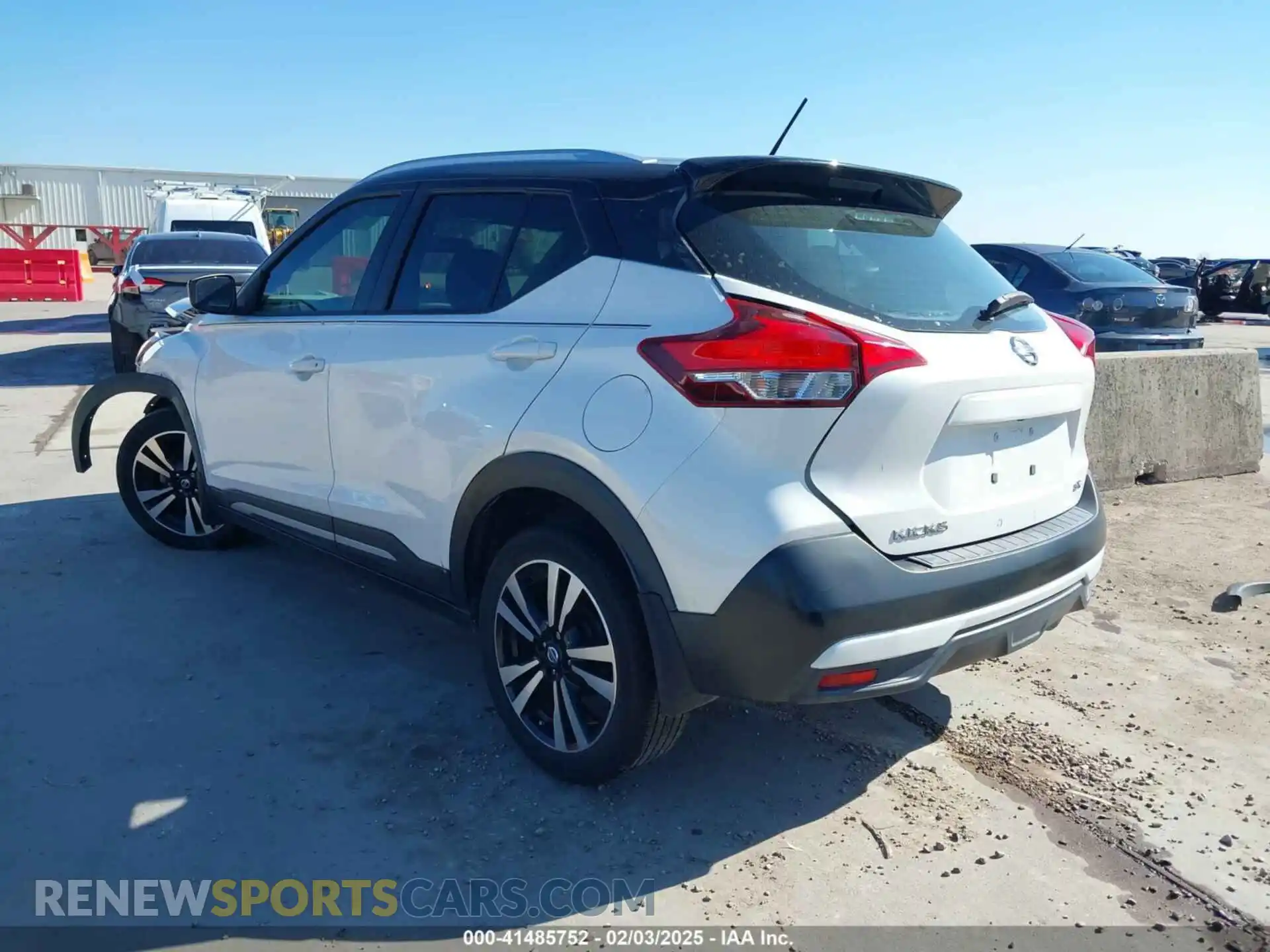 3 Photograph of a damaged car 3N1CP5CU4KL565977 NISSAN KICKS 2019