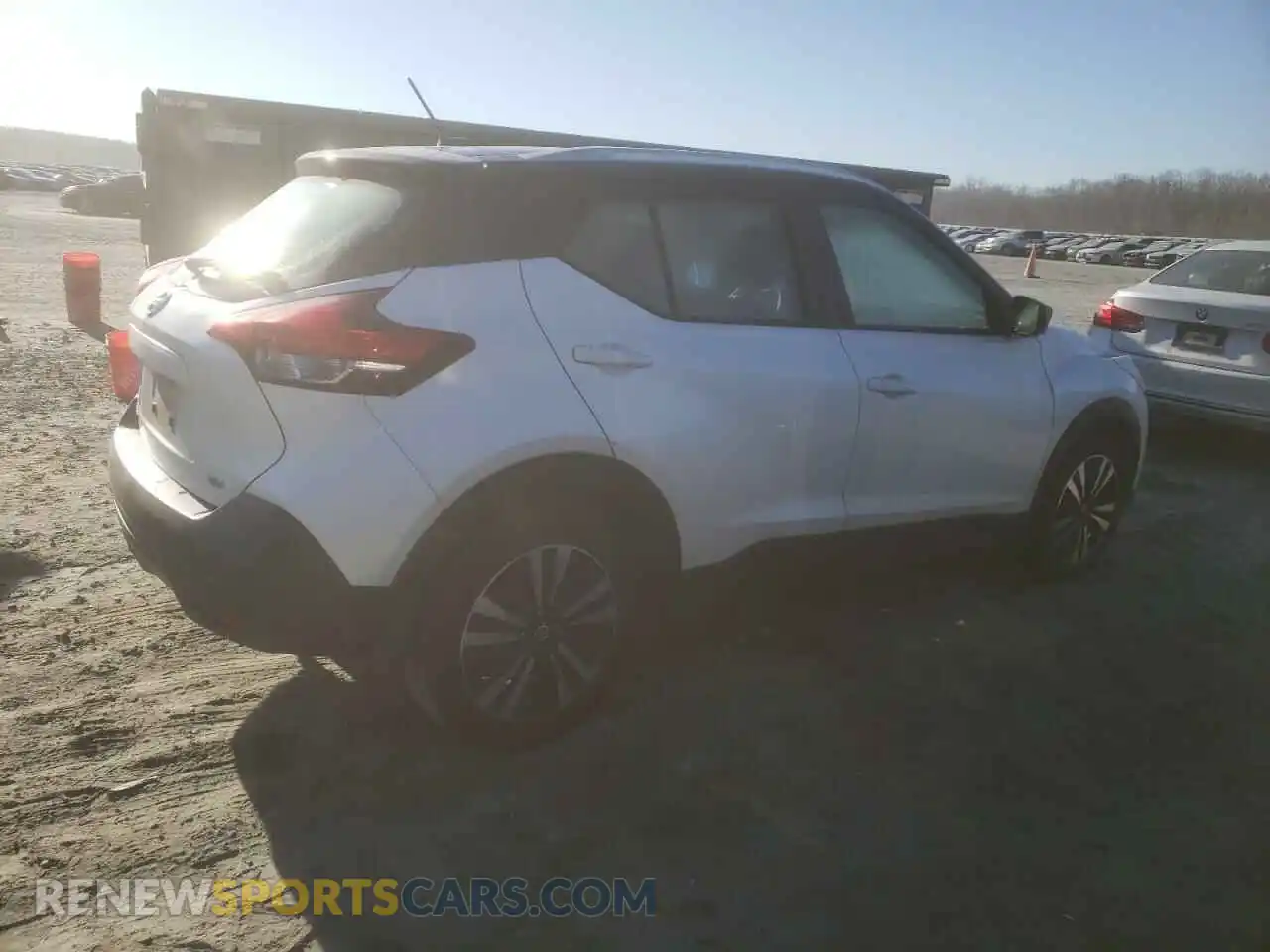 3 Photograph of a damaged car 3N1CP5CU7KL563916 NISSAN KICKS 2019