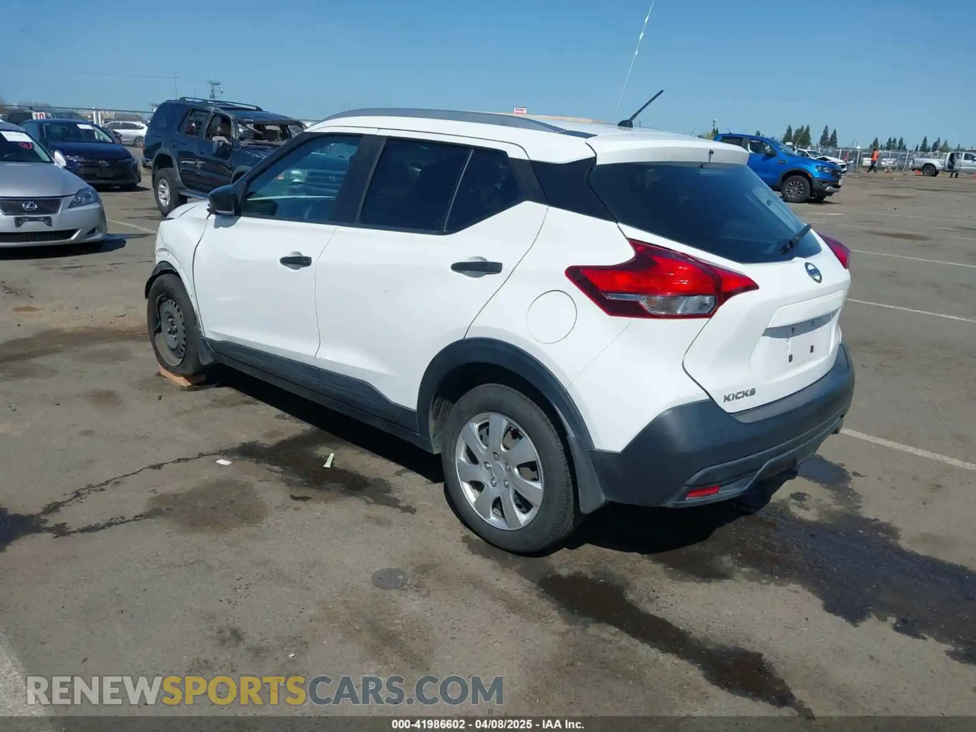 3 Photograph of a damaged car 3N1CP5CU8KL491396 NISSAN KICKS 2019