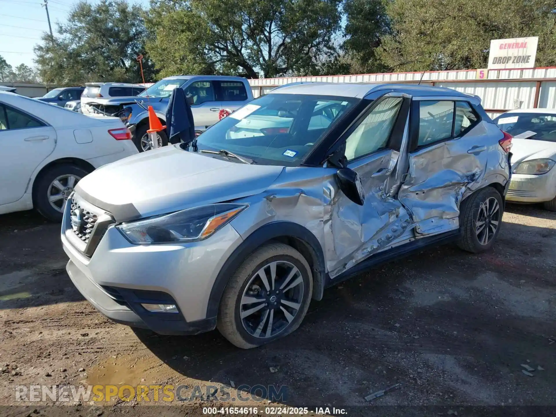 2 Photograph of a damaged car 3N1CP5CU8KL544677 NISSAN KICKS 2019