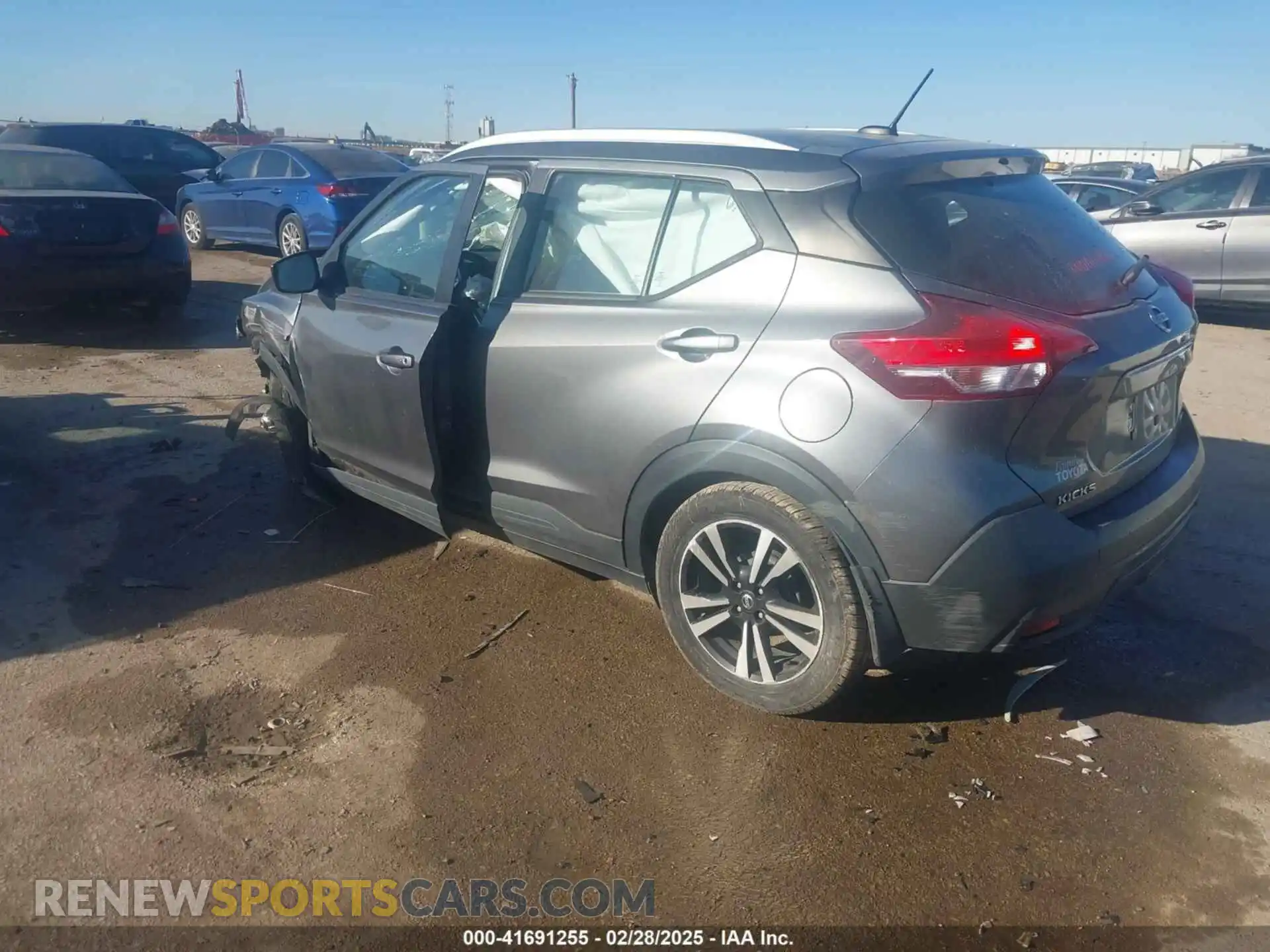 3 Photograph of a damaged car 3N1CP5CU9KL507217 NISSAN KICKS 2019