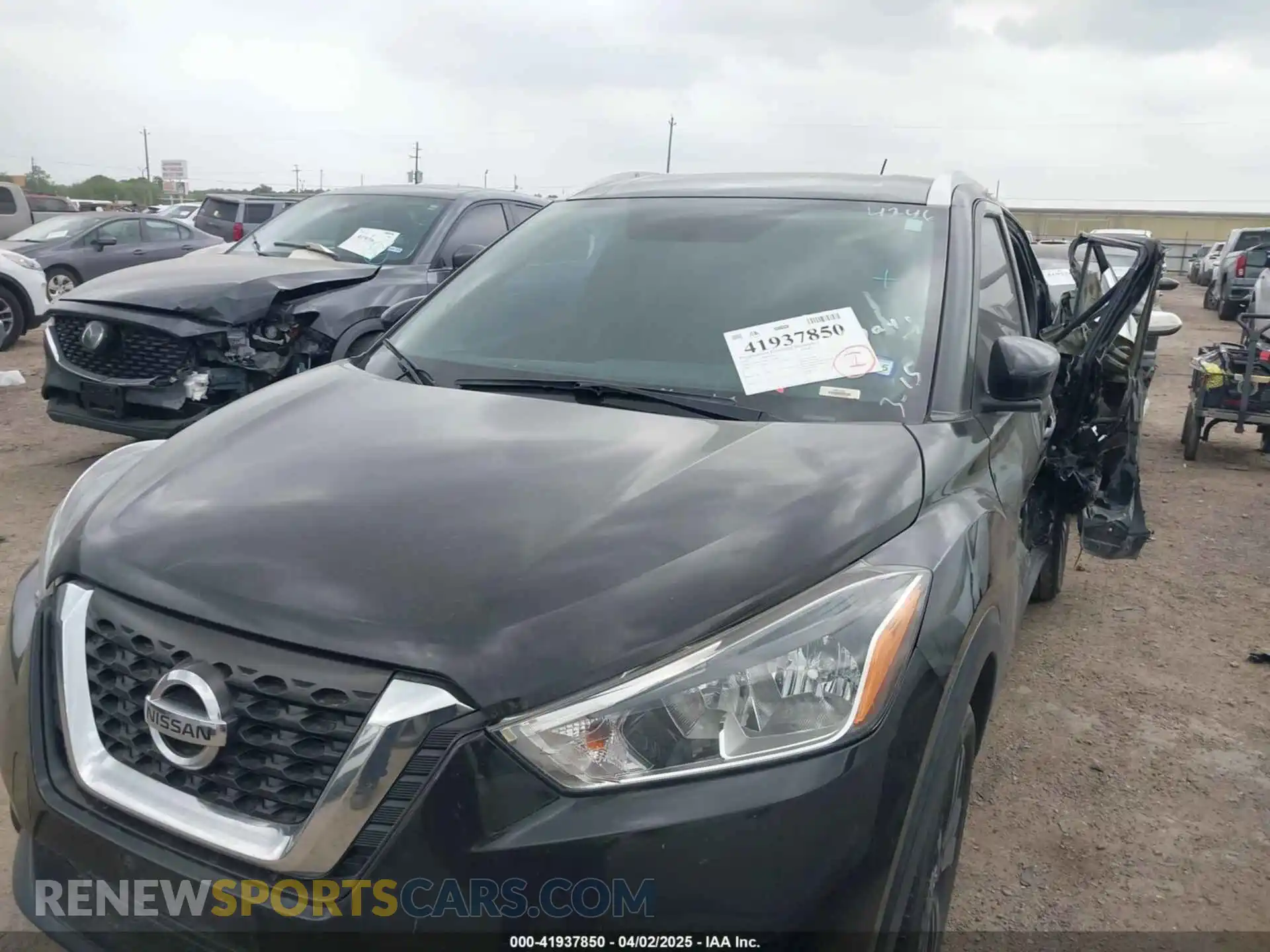 2 Photograph of a damaged car 3N1CP5CU9KL554246 NISSAN KICKS 2019
