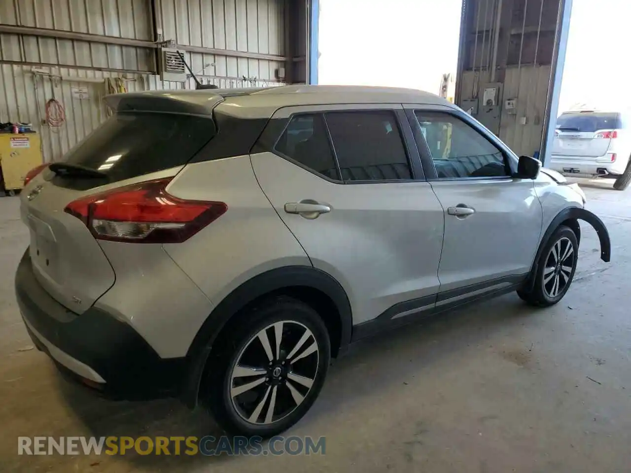 3 fotografías del automóvil dañado 3N1CP5CUXKL533227 NISSAN KICKS 2019