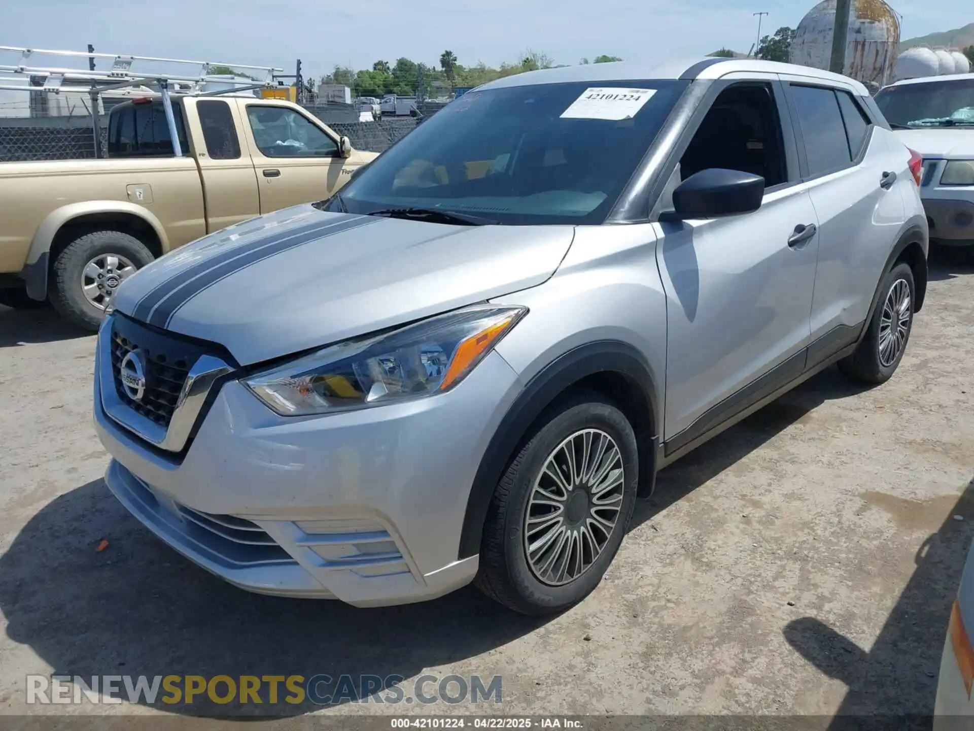 2 Photograph of a damaged car 3N1CP5BV6LL575146 NISSAN KICKS 2020