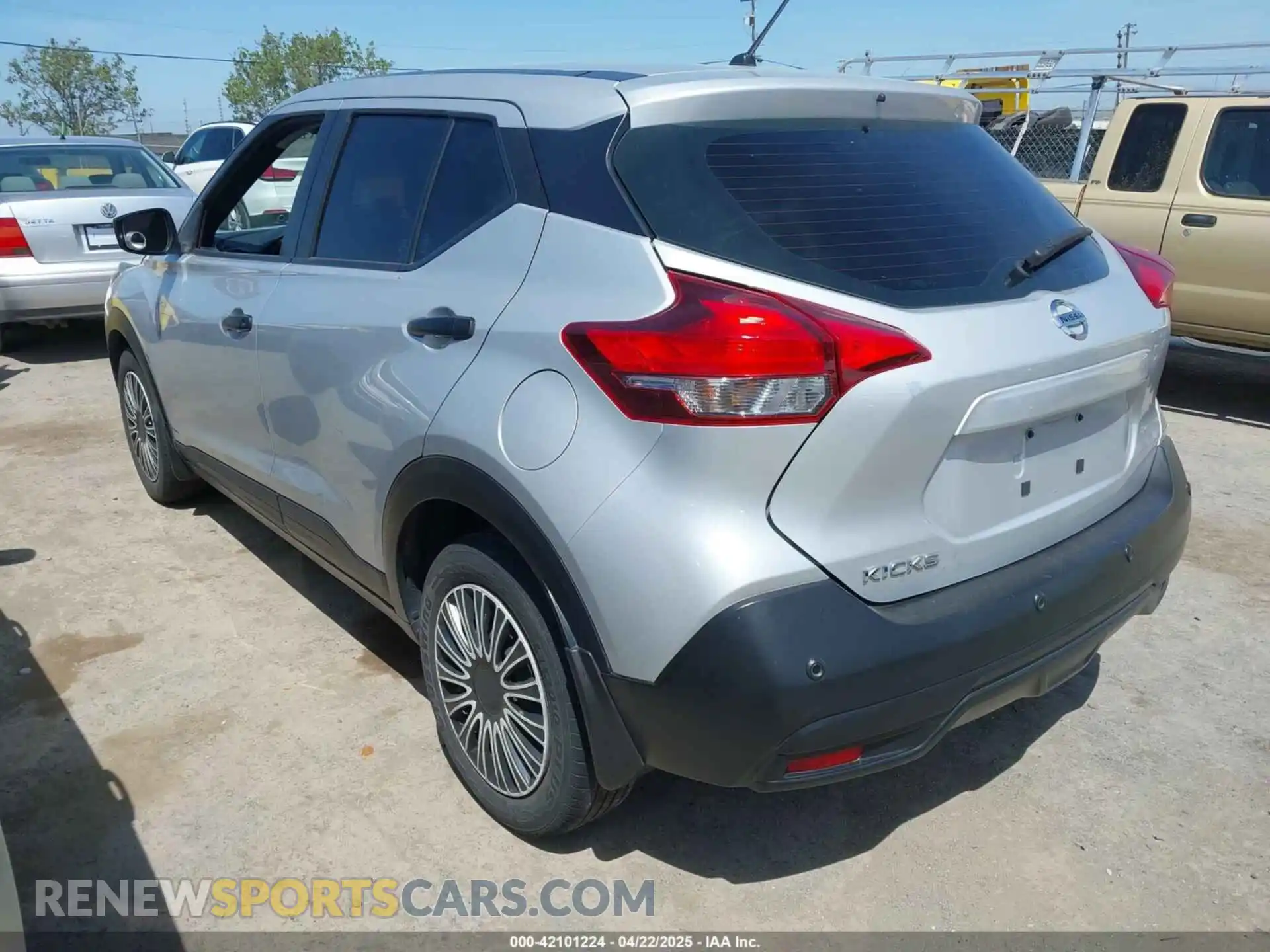 3 Photograph of a damaged car 3N1CP5BV6LL575146 NISSAN KICKS 2020
