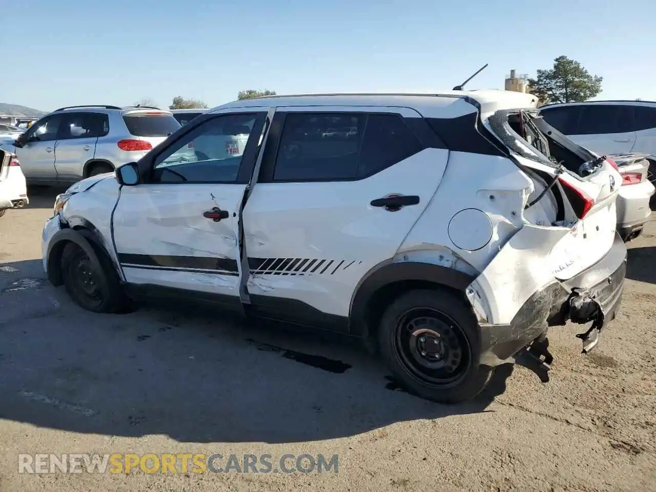 2 fotografías del automóvil dañado 3N1CP5BV7LL513125 NISSAN KICKS 2020