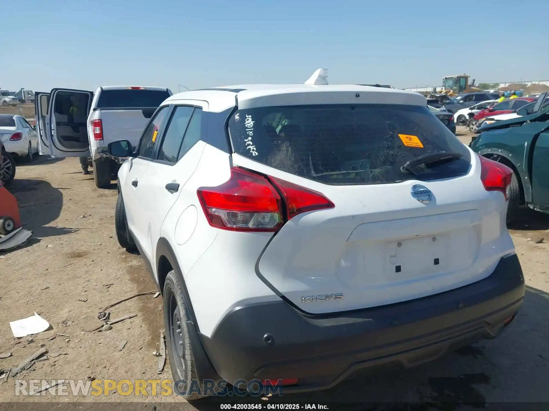 3 Photograph of a damaged car 3N1CP5BV8LL523503 NISSAN KICKS 2020