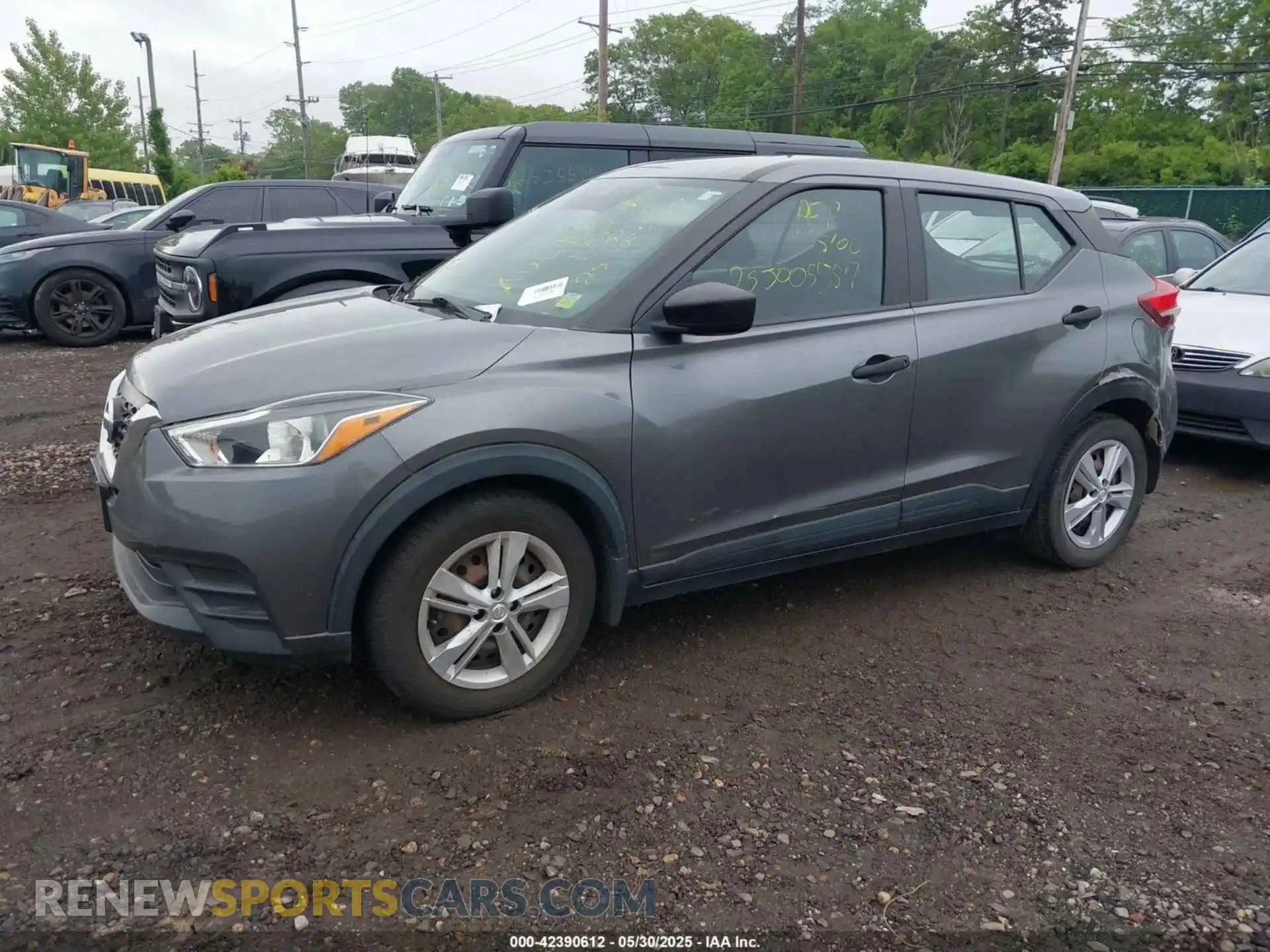 2 Photograph of a damaged car 3N1CP5BV8LL527437 NISSAN KICKS 2020