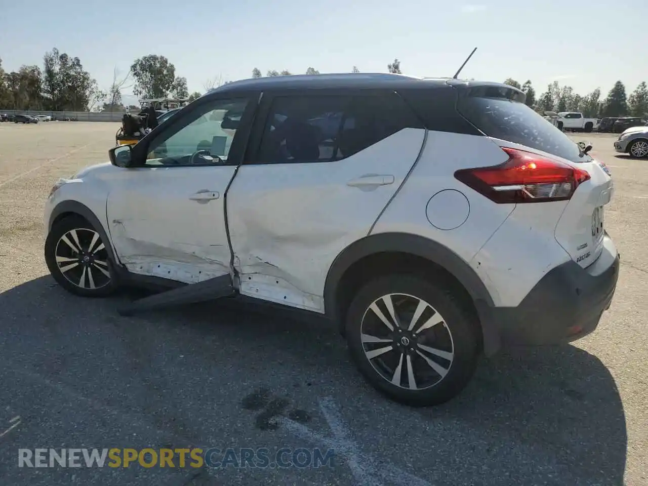 2 Photograph of a damaged car 3N1CP5CV0LL502773 NISSAN KICKS 2020
