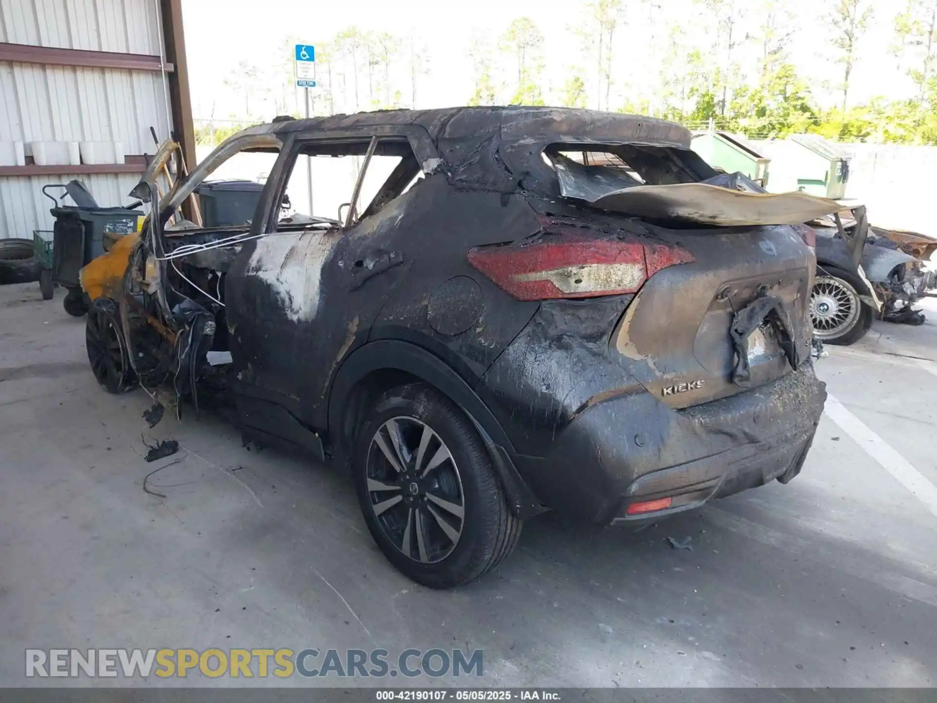3 Photograph of a damaged car 3N1CP5CV0LL536681 NISSAN KICKS 2020