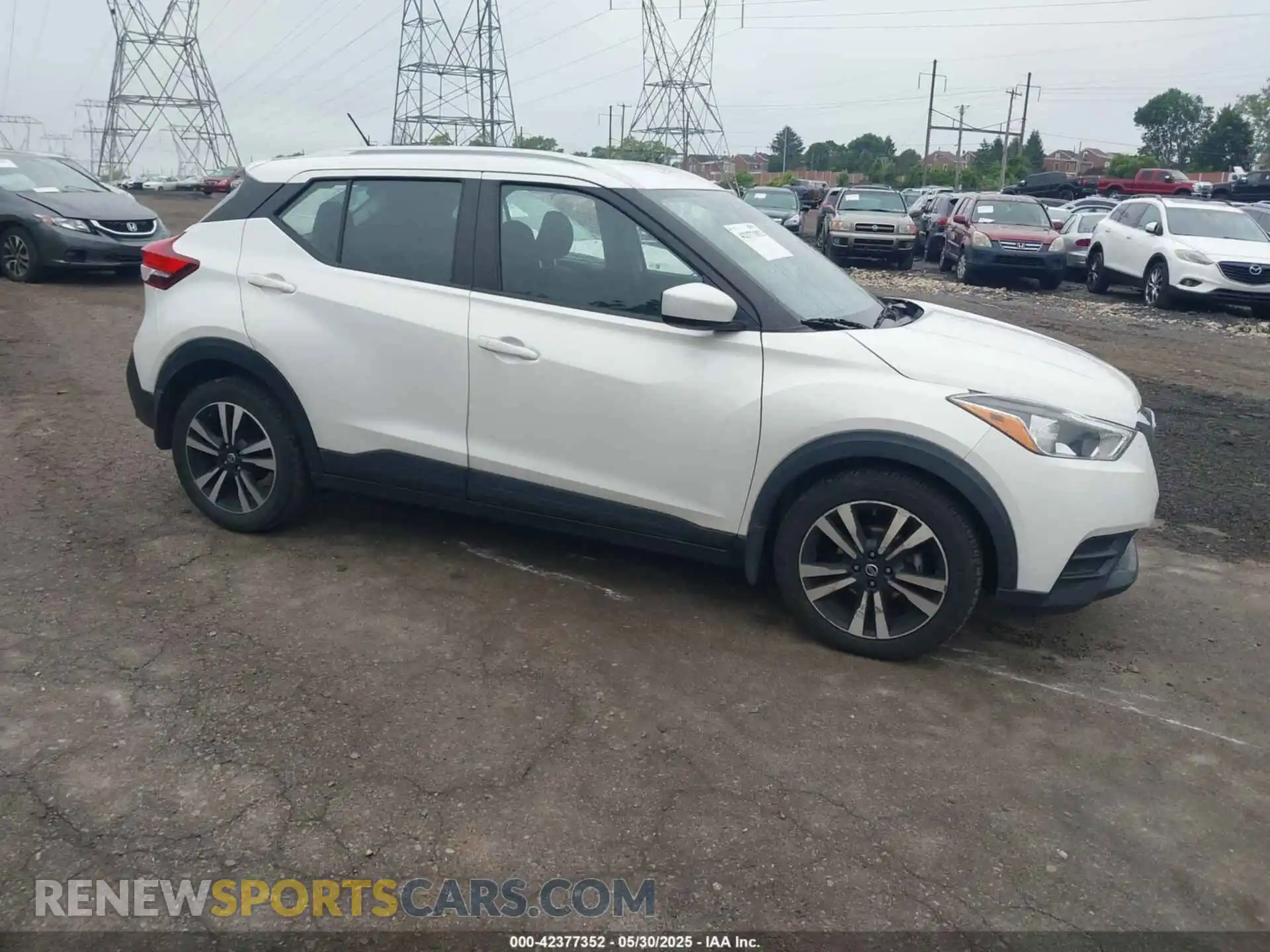 1 Photograph of a damaged car 3N1CP5CV0LL556932 NISSAN KICKS 2020