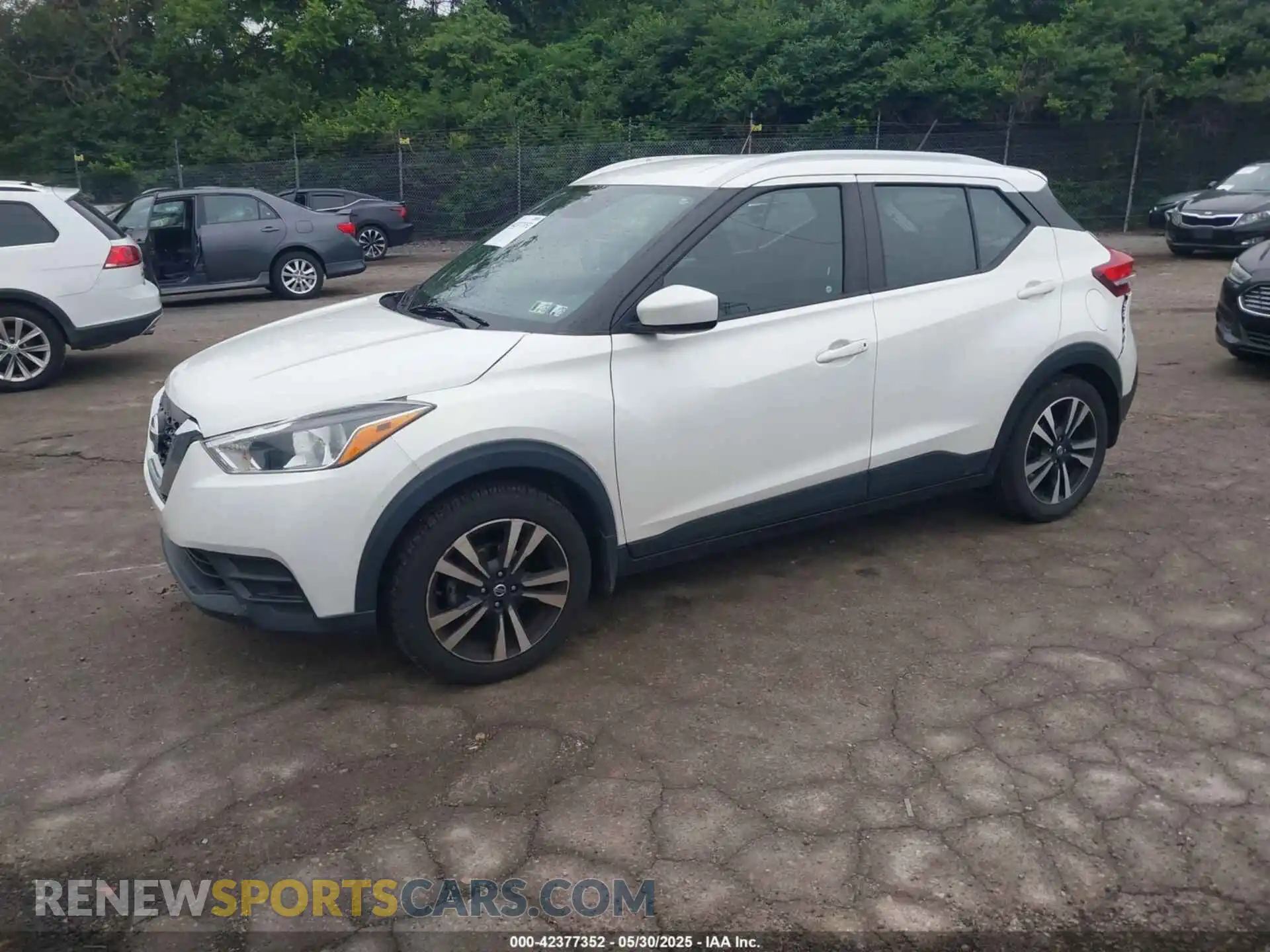 2 Photograph of a damaged car 3N1CP5CV0LL556932 NISSAN KICKS 2020