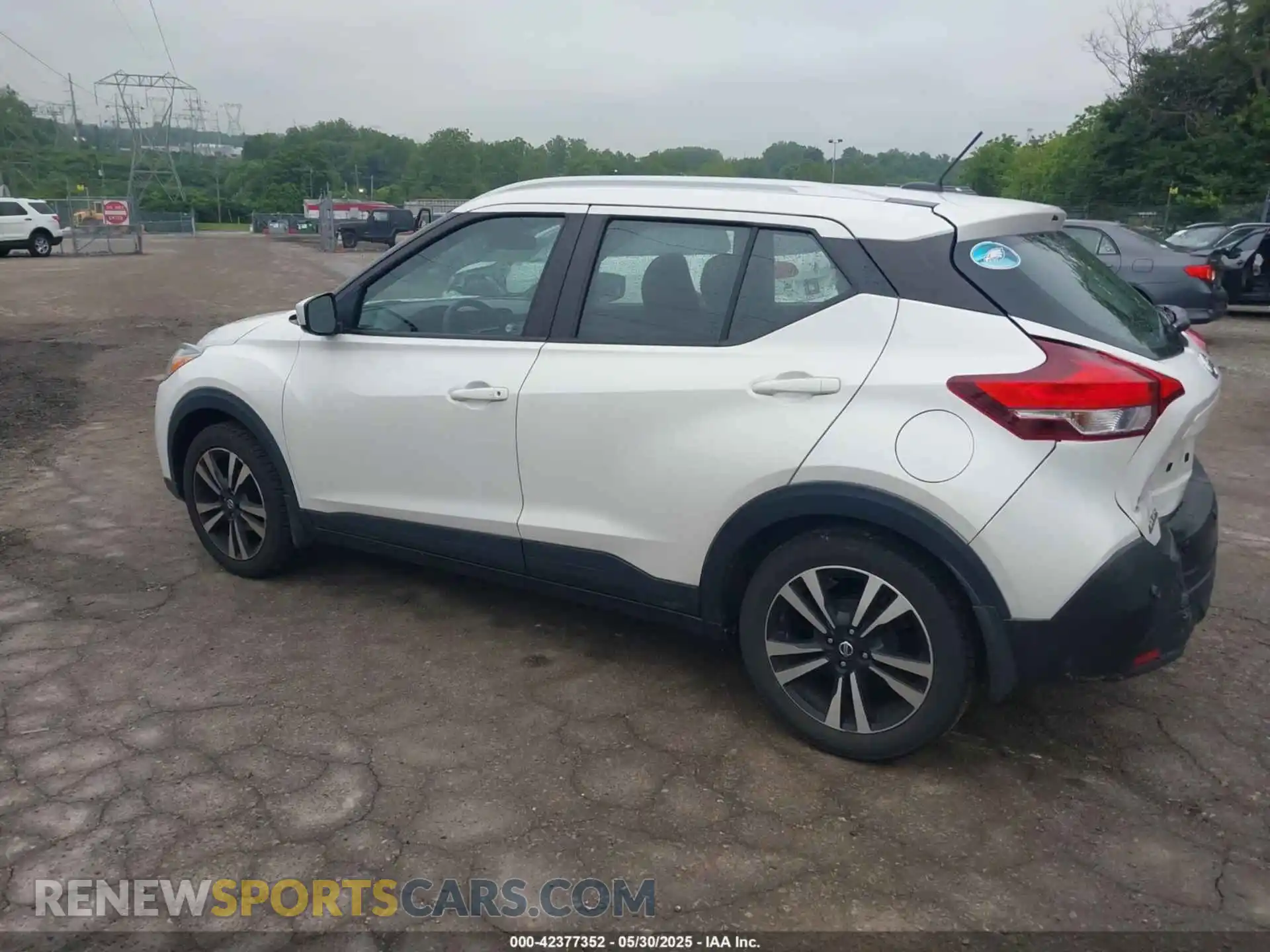 3 Photograph of a damaged car 3N1CP5CV0LL556932 NISSAN KICKS 2020