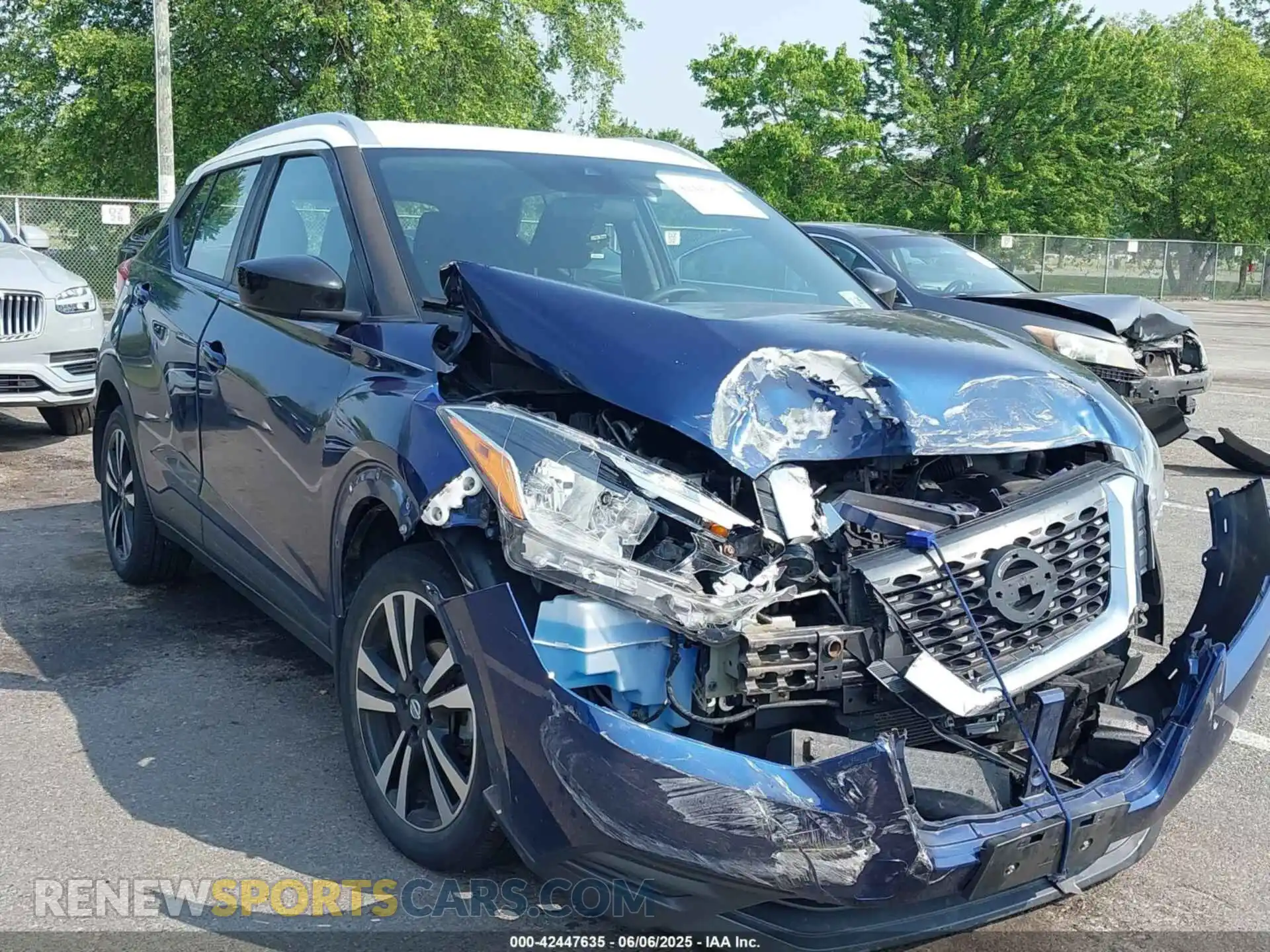 1 Photograph of a damaged car 3N1CP5CV1LL535720 NISSAN KICKS 2020