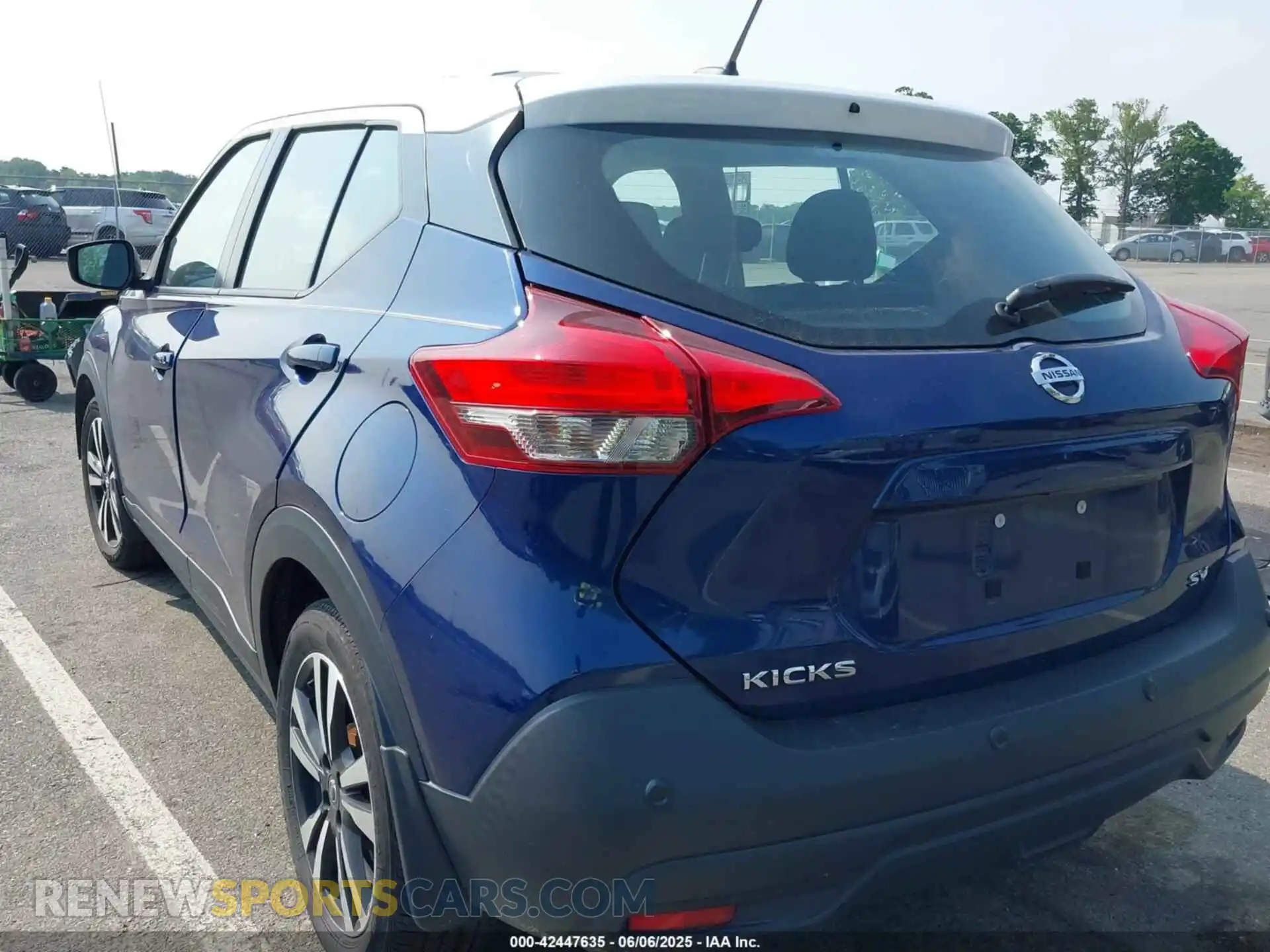 3 Photograph of a damaged car 3N1CP5CV1LL535720 NISSAN KICKS 2020