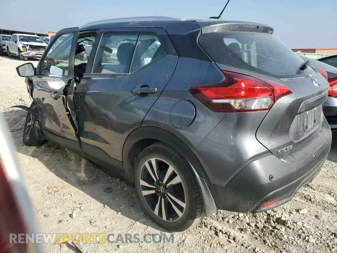 2 fotografías del automóvil dañado 3N1CP5CV1LL536415 NISSAN KICKS 2020