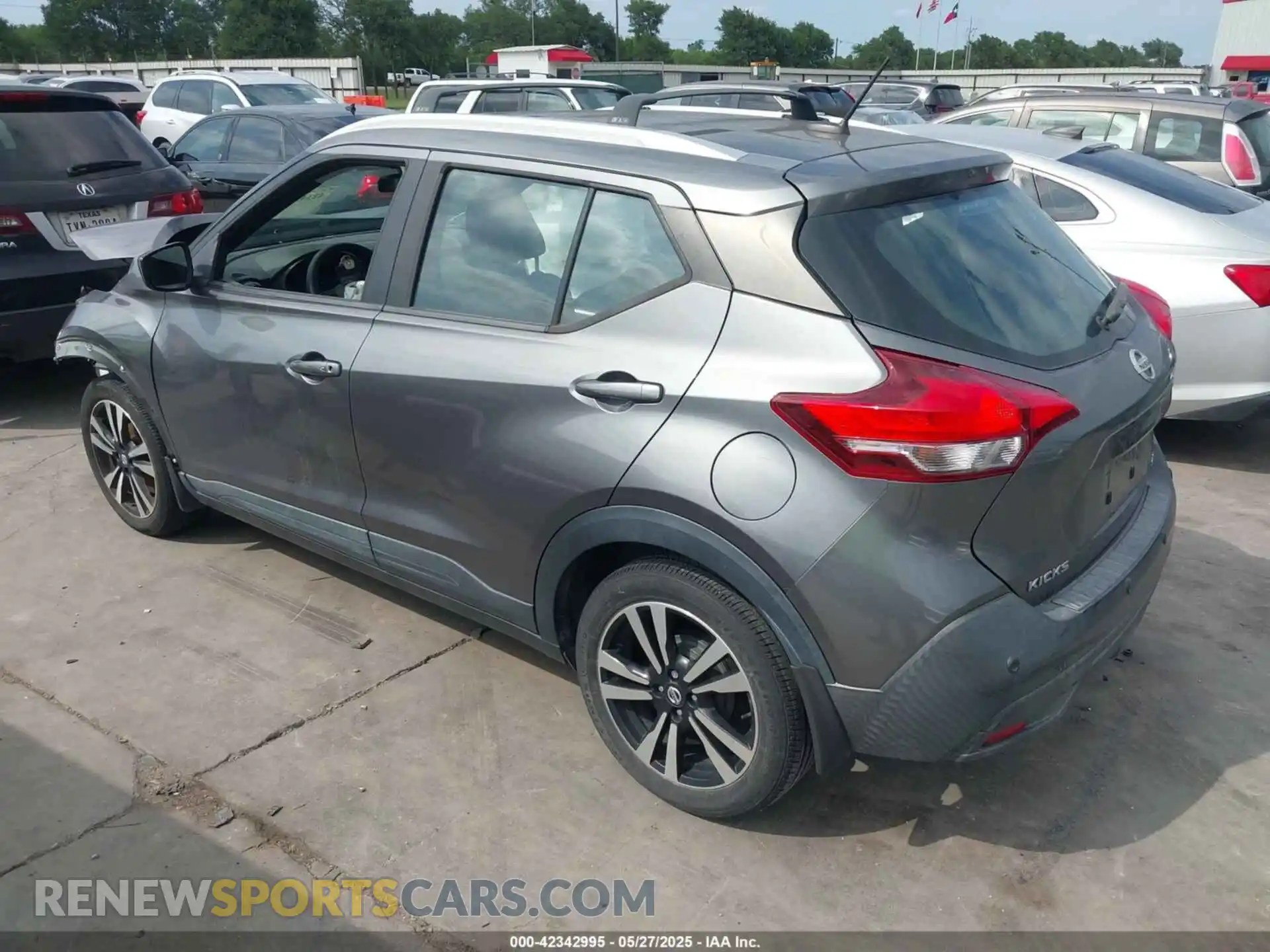 3 Photograph of a damaged car 3N1CP5CV2LL487189 NISSAN KICKS 2020