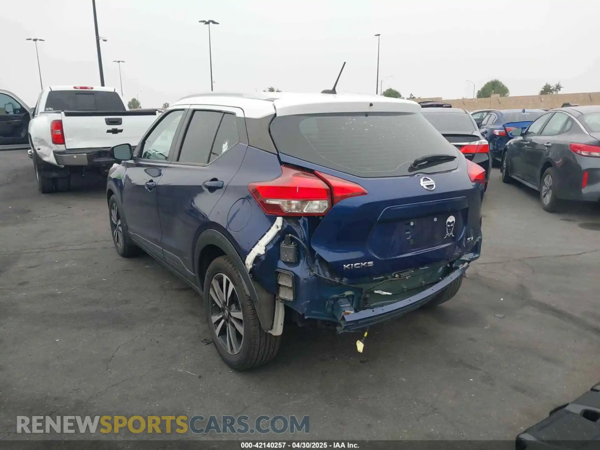 3 Photograph of a damaged car 3N1CP5CV2LL501138 NISSAN KICKS 2020