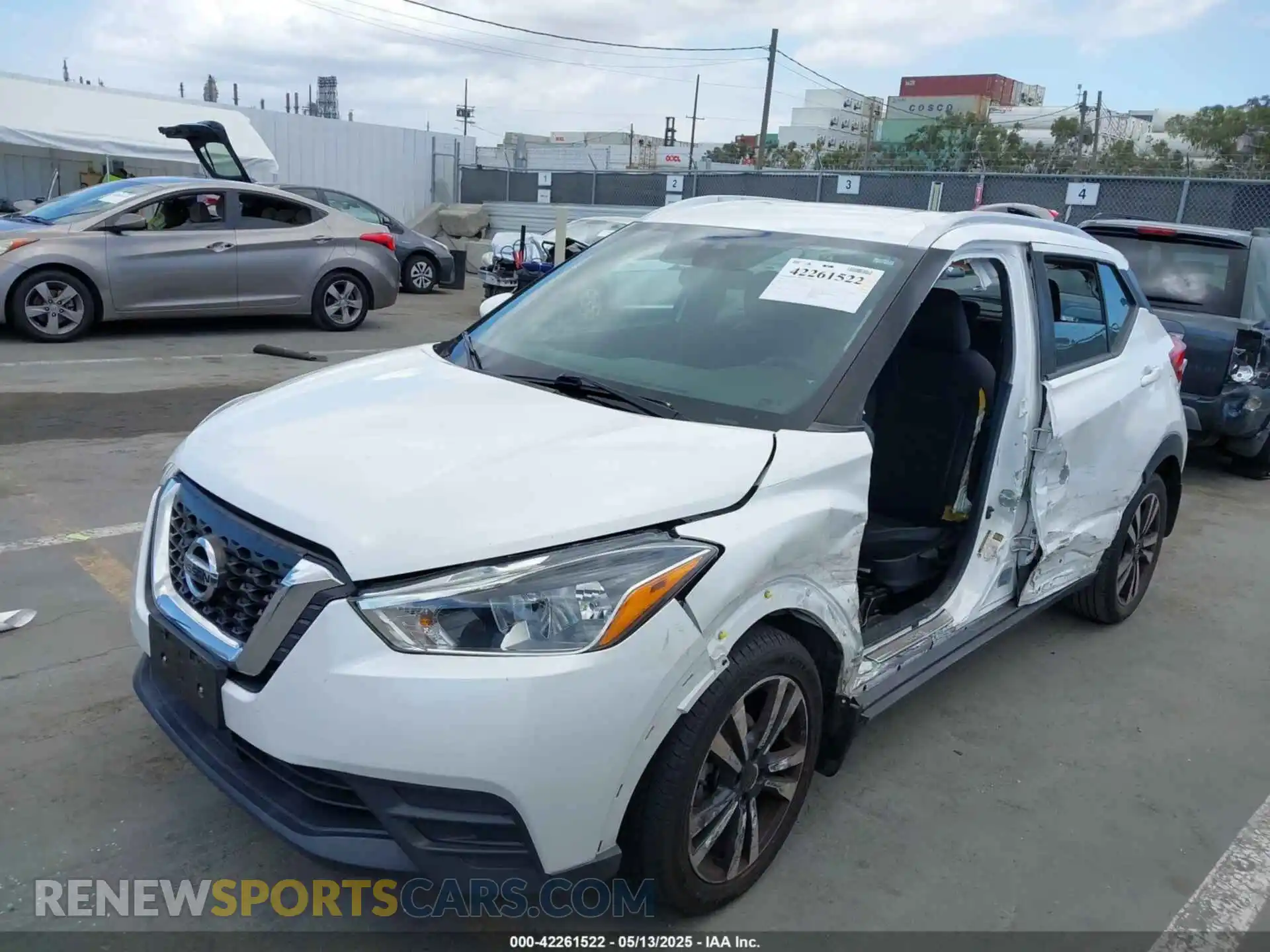 2 Photograph of a damaged car 3N1CP5CV3LL483605 NISSAN KICKS 2020
