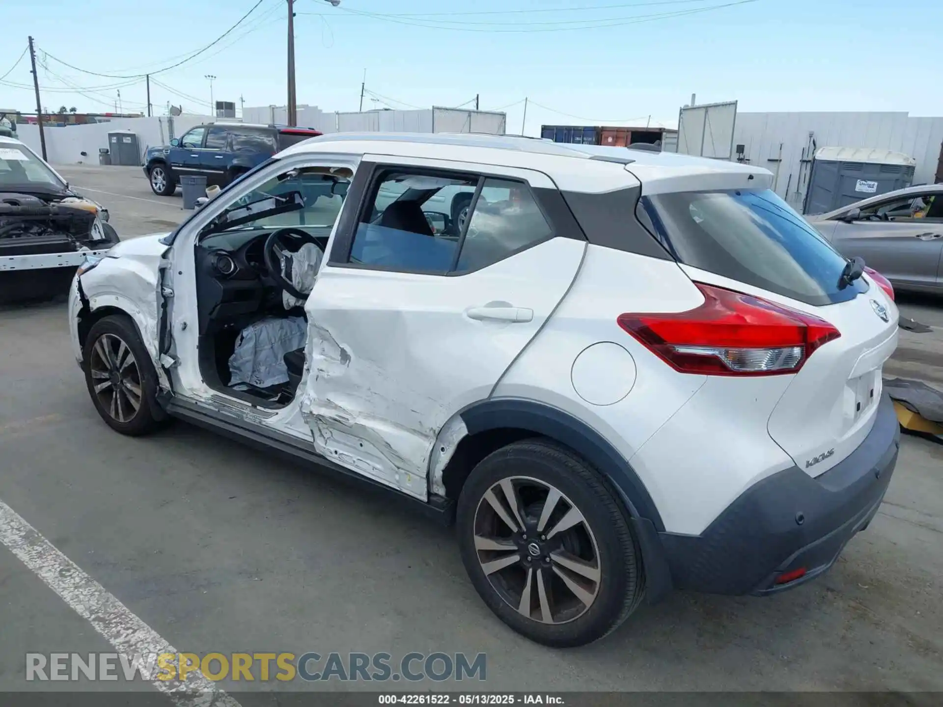 3 Photograph of a damaged car 3N1CP5CV3LL483605 NISSAN KICKS 2020
