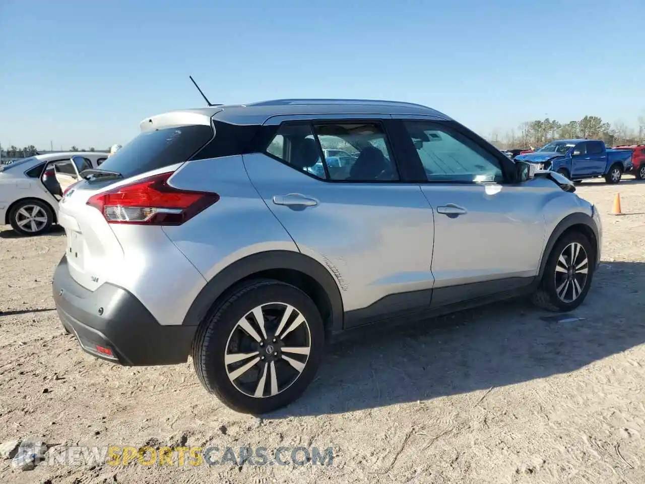 3 Photograph of a damaged car 3N1CP5CV3LL490408 NISSAN KICKS 2020