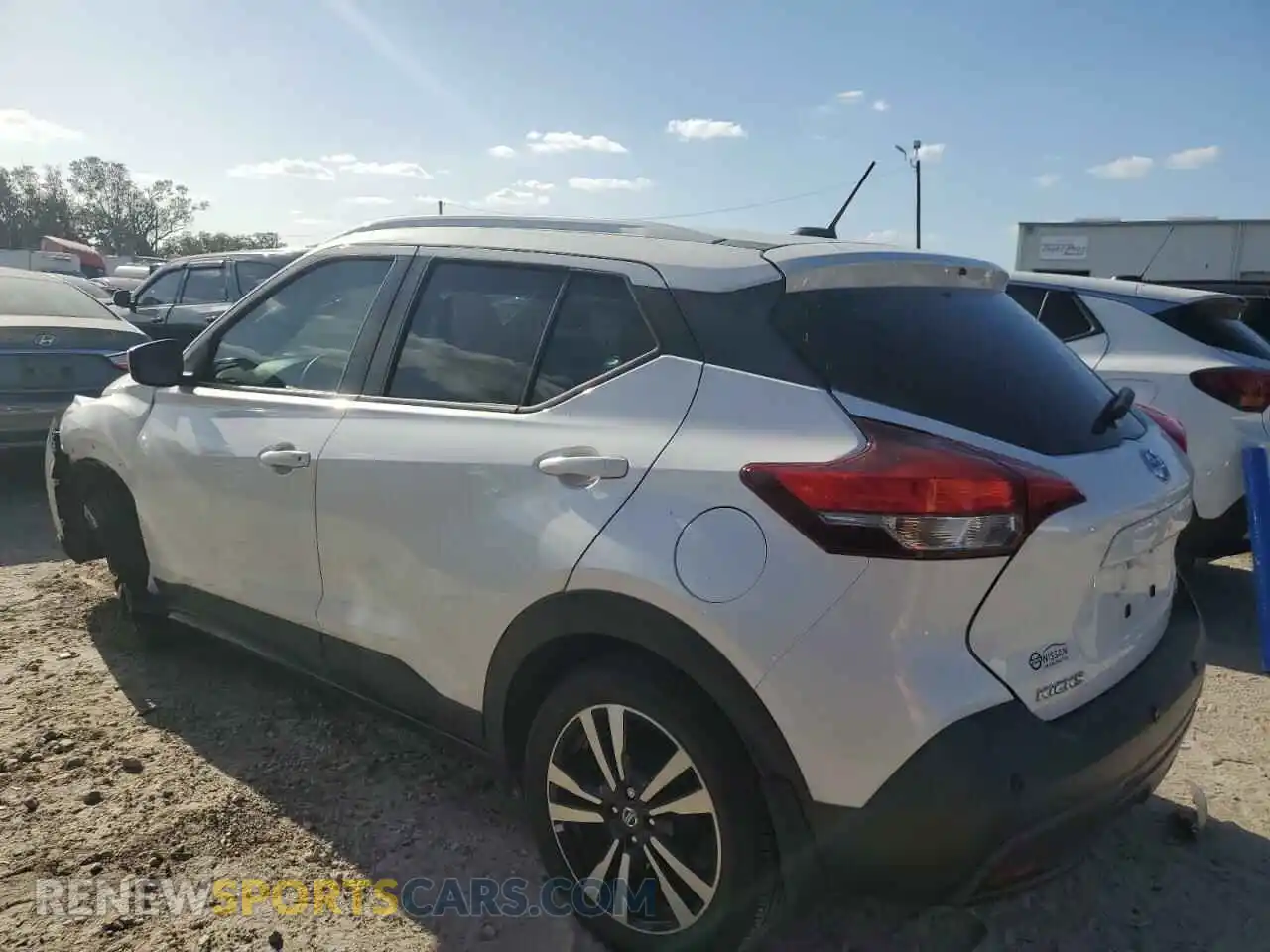 2 Photograph of a damaged car 3N1CP5CV3LL555323 NISSAN KICKS 2020