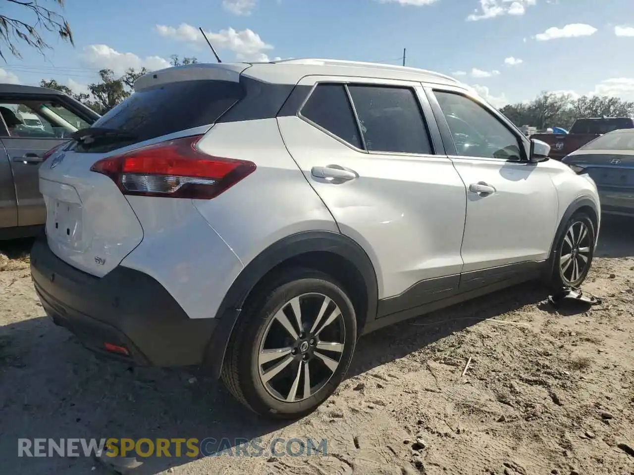 3 Photograph of a damaged car 3N1CP5CV3LL555323 NISSAN KICKS 2020
