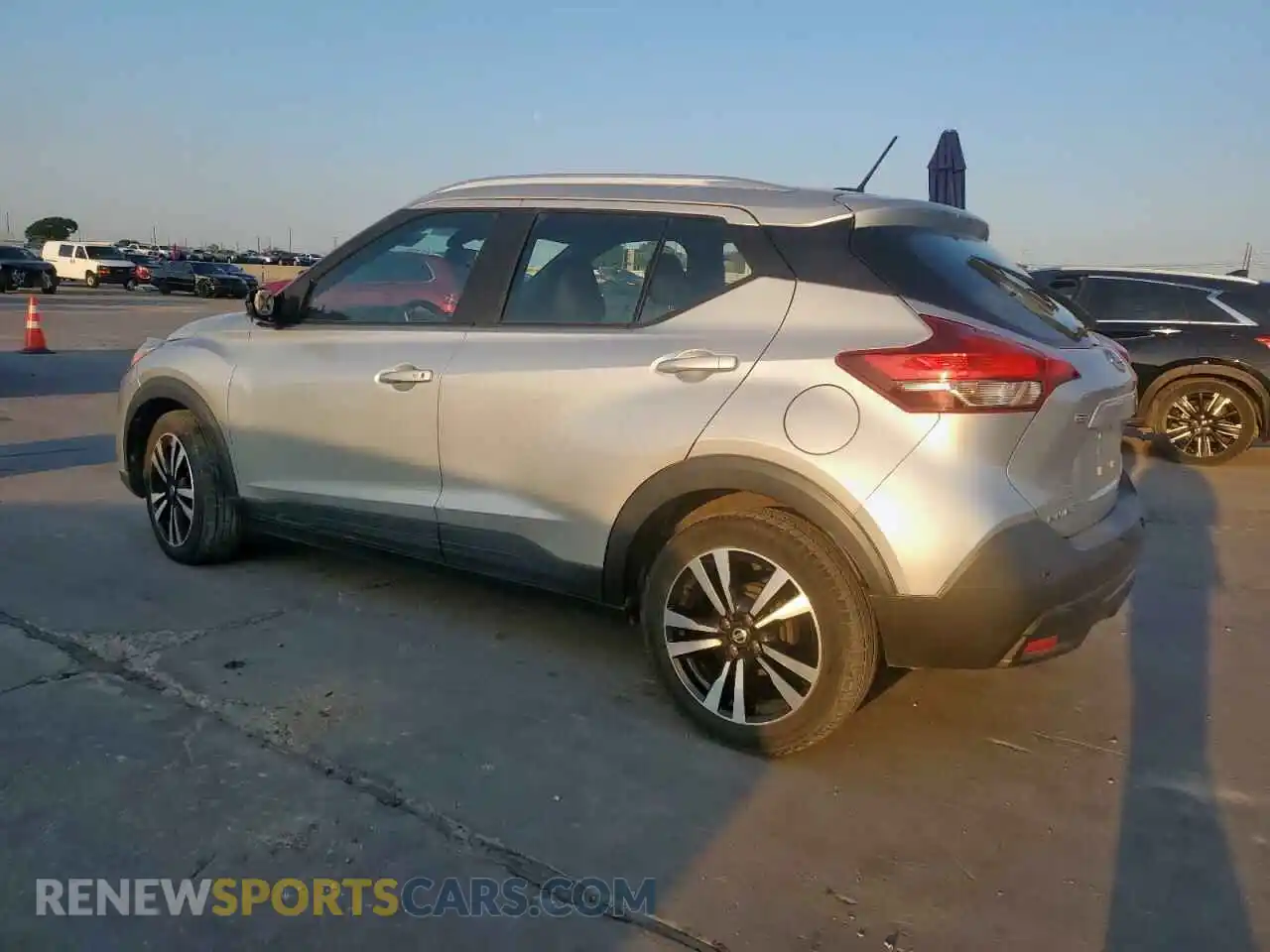 2 Photograph of a damaged car 3N1CP5CV5LL484299 NISSAN KICKS 2020