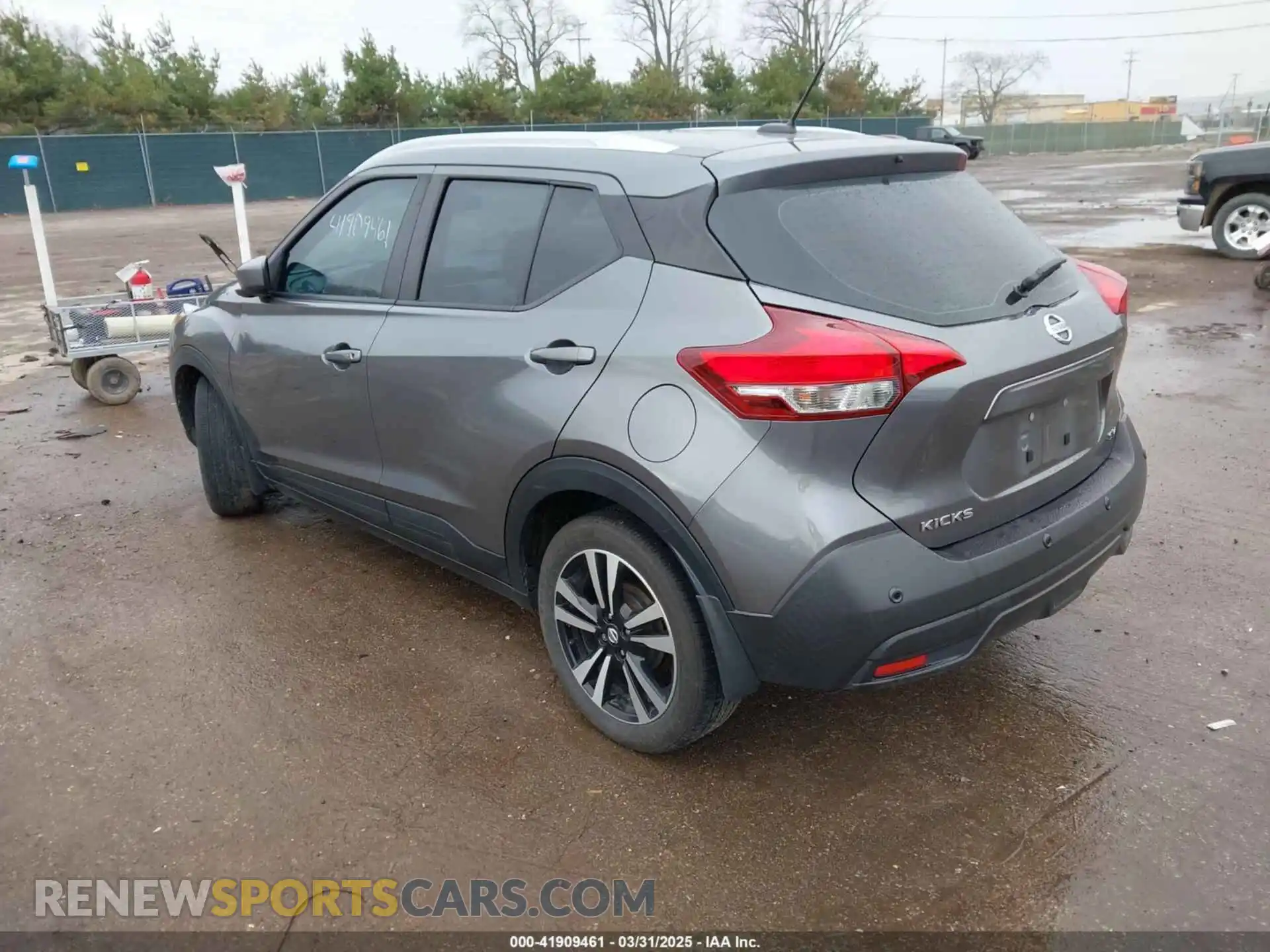 3 Photograph of a damaged car 3N1CP5CV5LL502333 NISSAN KICKS 2020