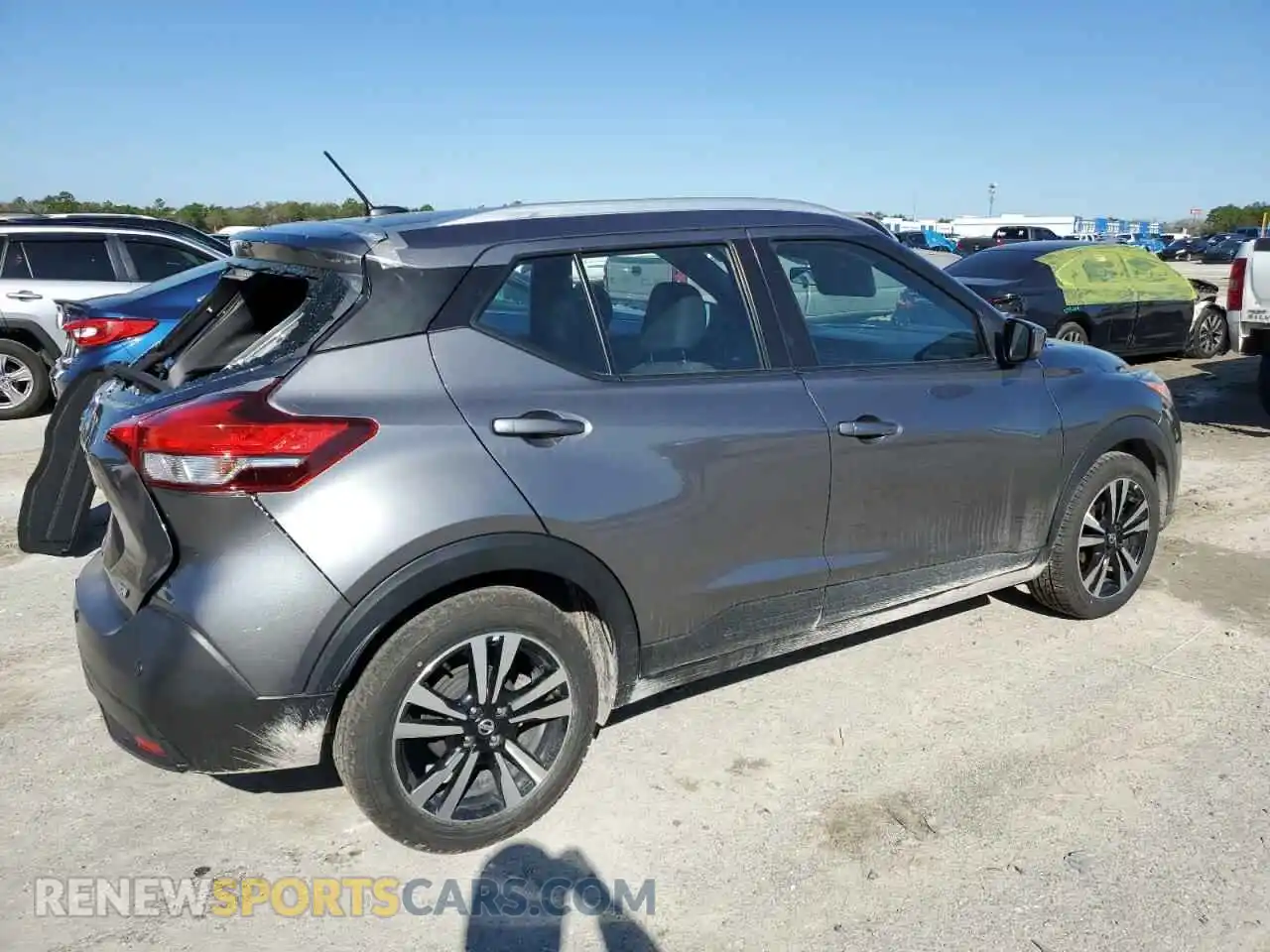3 Photograph of a damaged car 3N1CP5CV5LL506690 NISSAN KICKS 2020