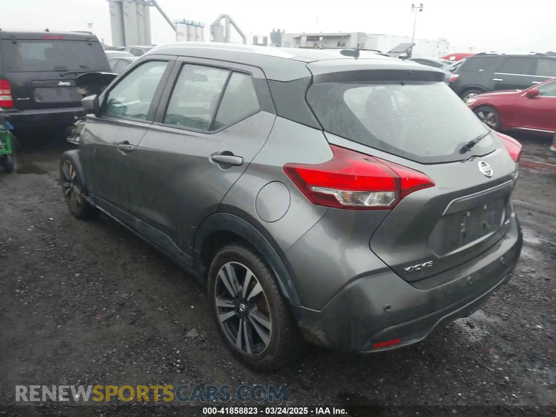 3 Photograph of a damaged car 3N1CP5CV6LL525992 NISSAN KICKS 2020