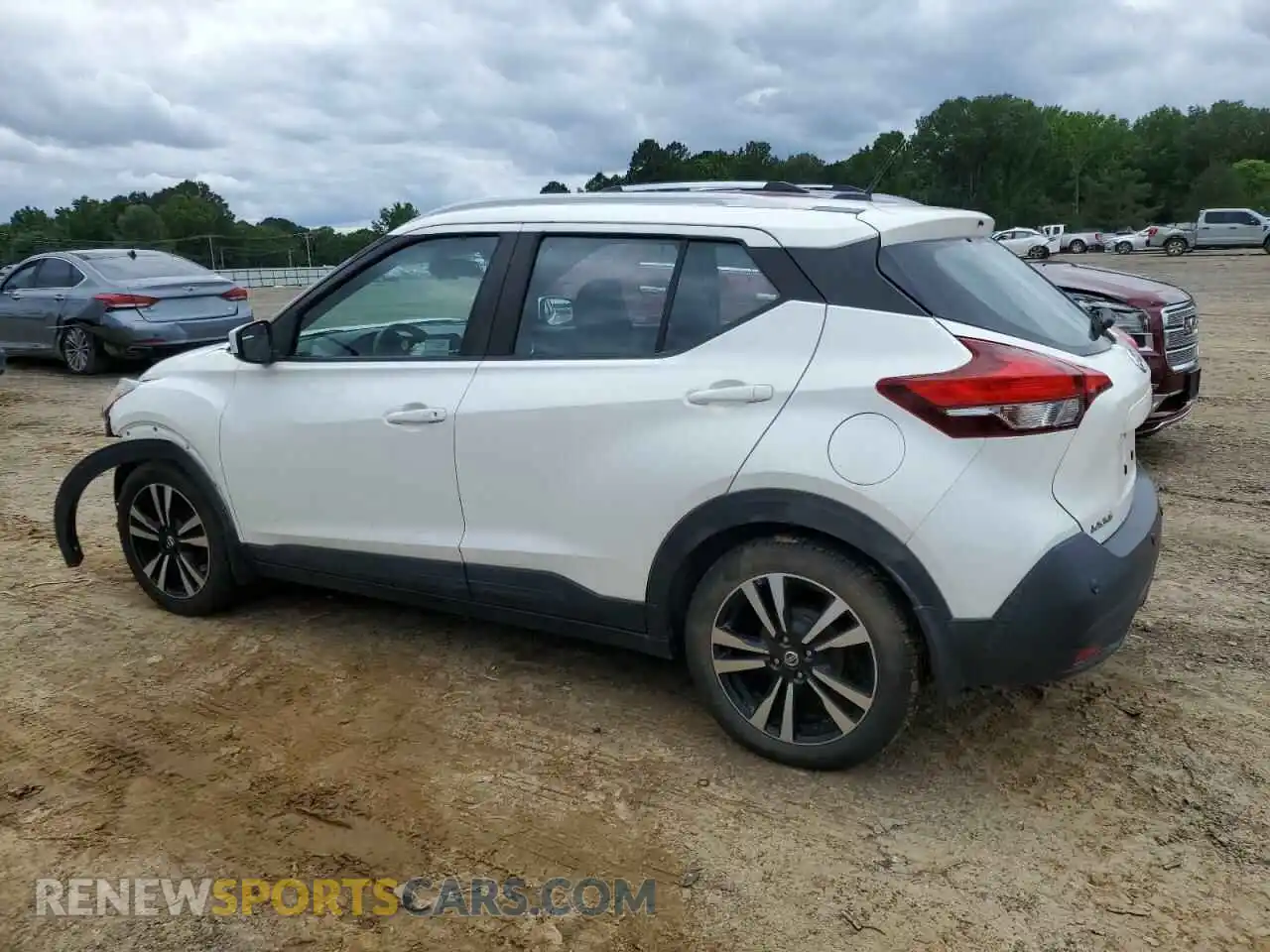 2 Photograph of a damaged car 3N1CP5CV6LL546129 NISSAN KICKS 2020