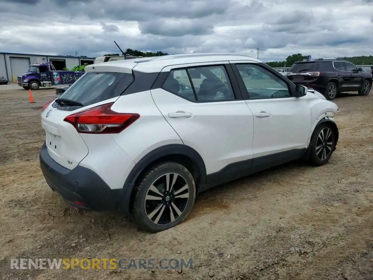3 Photograph of a damaged car 3N1CP5CV6LL546129 NISSAN KICKS 2020