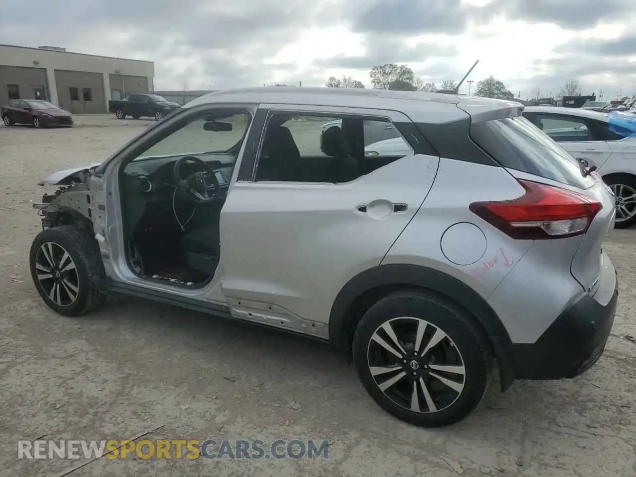 2 Photograph of a damaged car 3N1CP5CV9LL528689 NISSAN KICKS 2020