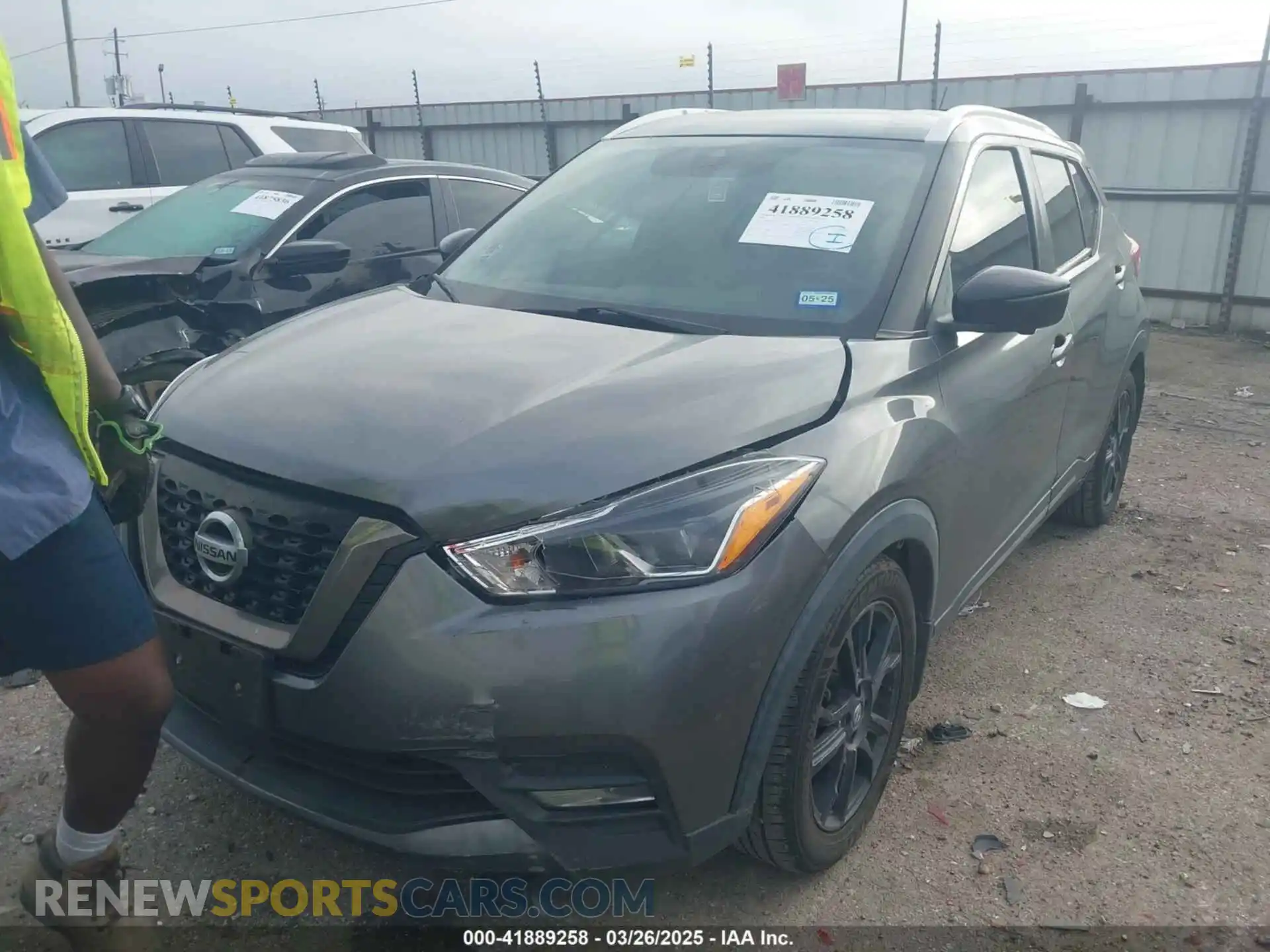 2 Photograph of a damaged car 3N1CP5DV3LL516620 NISSAN KICKS 2020