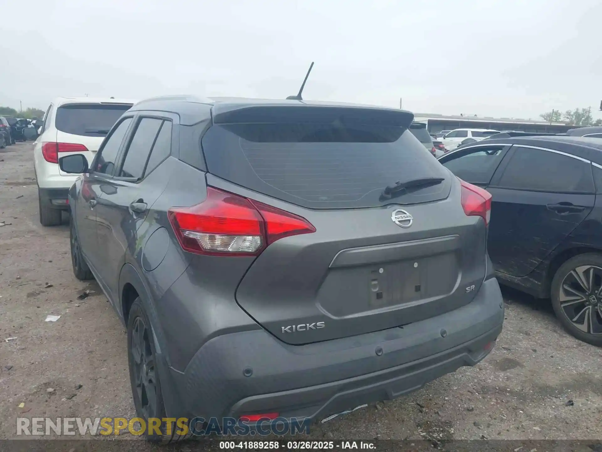 3 Photograph of a damaged car 3N1CP5DV3LL516620 NISSAN KICKS 2020