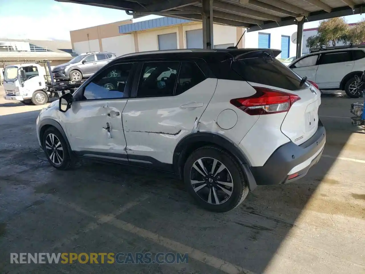 2 Photograph of a damaged car 3N1CP5DV5LL565012 NISSAN KICKS 2020