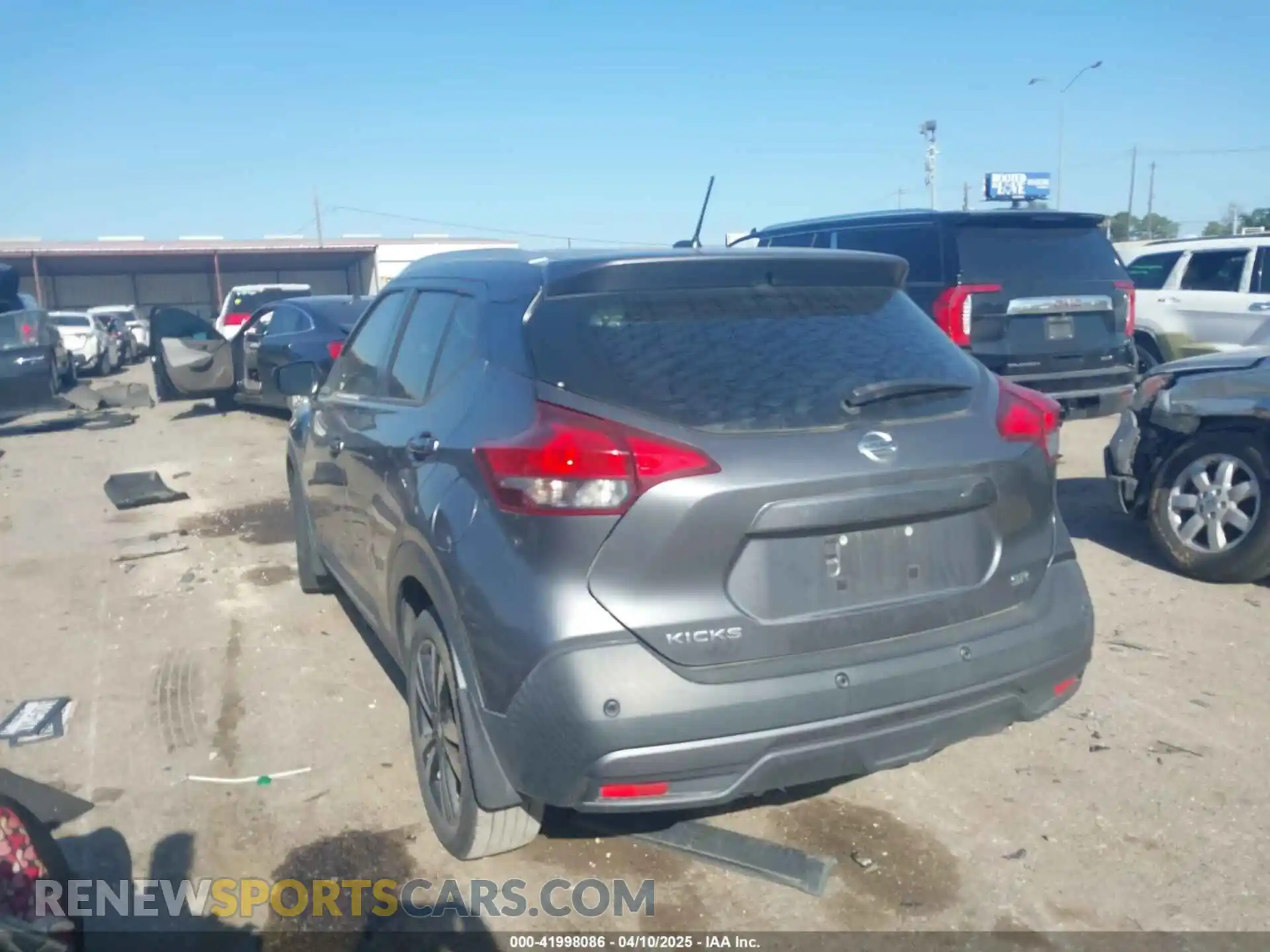 3 Photograph of a damaged car 3N1CP5DV6LL543732 NISSAN KICKS 2020