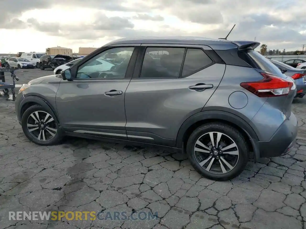 2 Photograph of a damaged car 3N1CP5DVXLL503945 NISSAN KICKS 2020