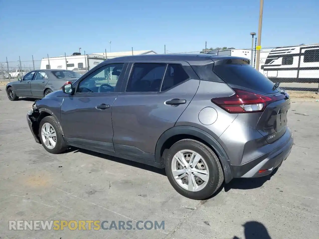 2 fotografías del automóvil dañado 3N1CP5BV0ML547019 NISSAN KICKS 2021
