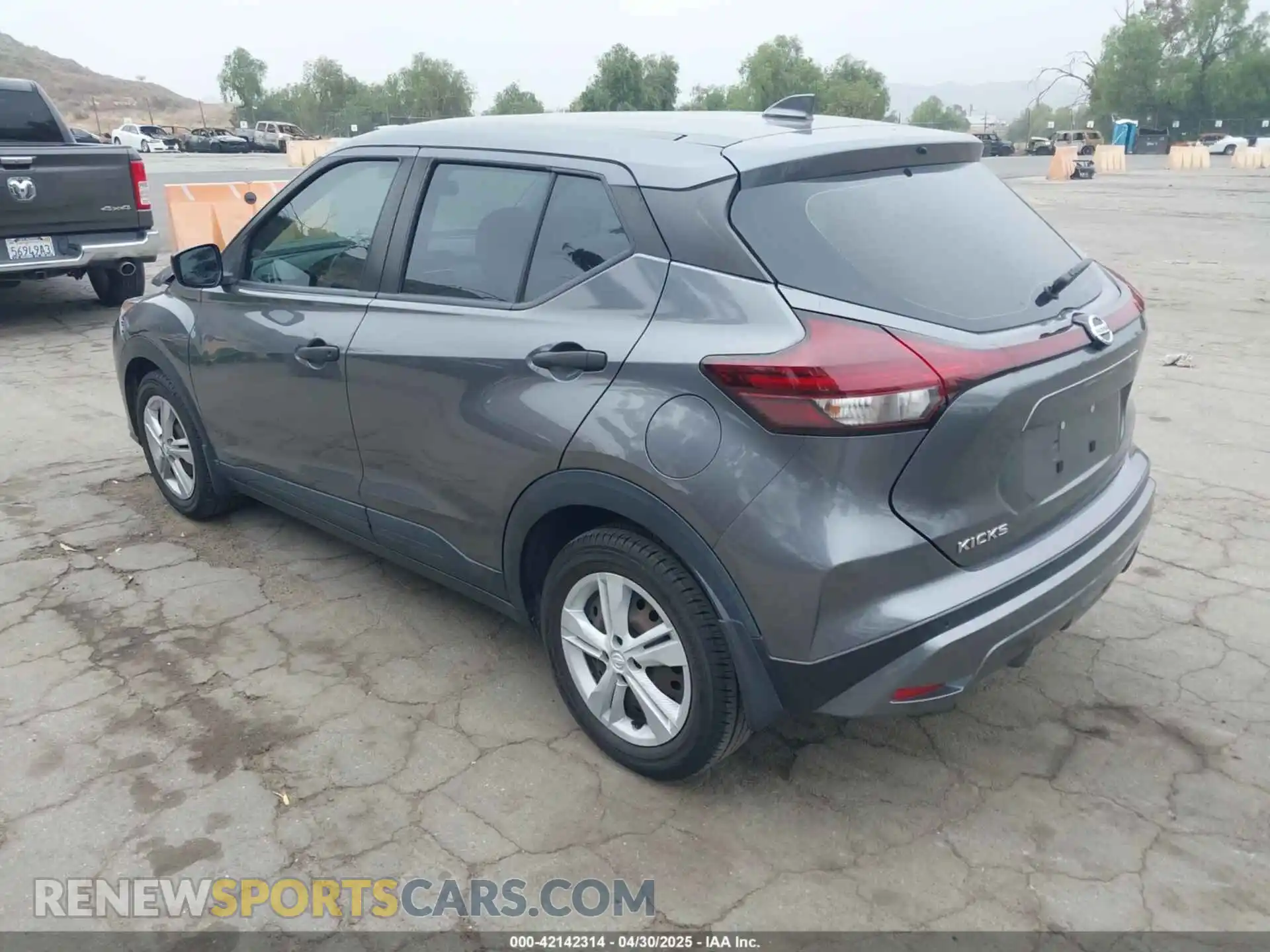 3 Photograph of a damaged car 3N1CP5BV1ML466062 NISSAN KICKS 2021